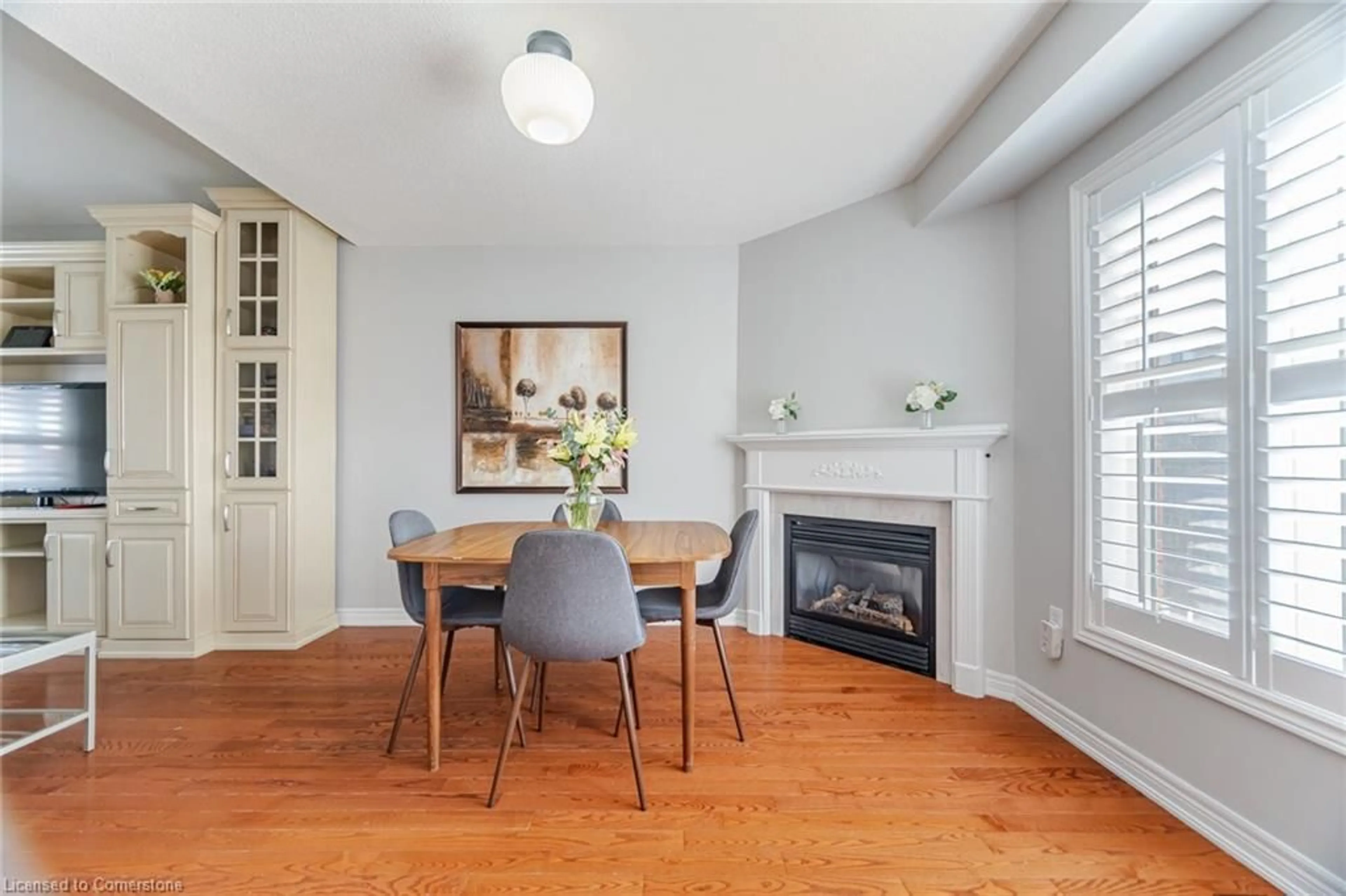 Dining room, wood/laminate floor for 4010 Medland Dr, Burlington Ontario L7M 4W7
