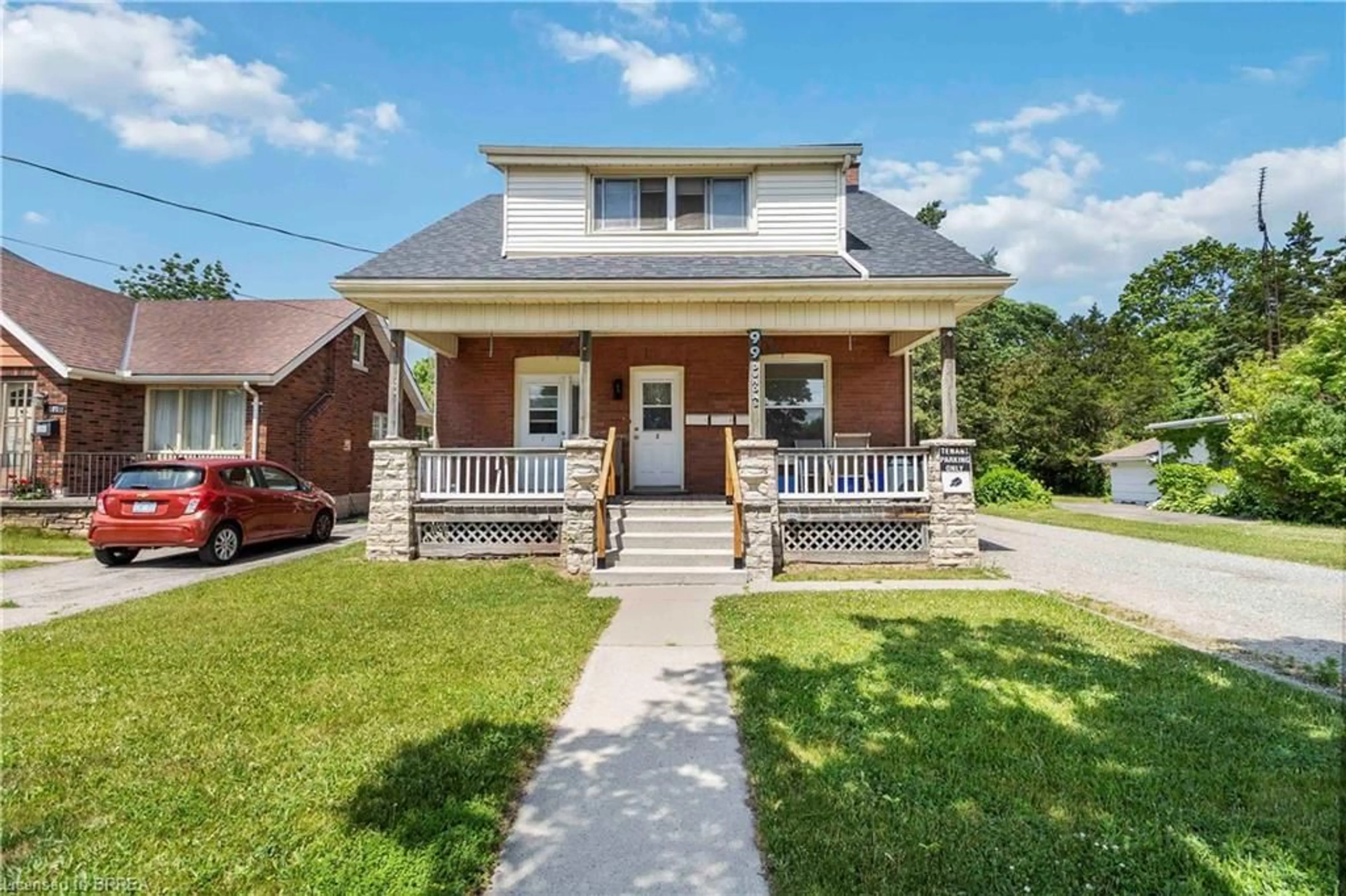 Home with brick exterior material, street for 99 Dundas St, Brantford Ontario N3R 1S4