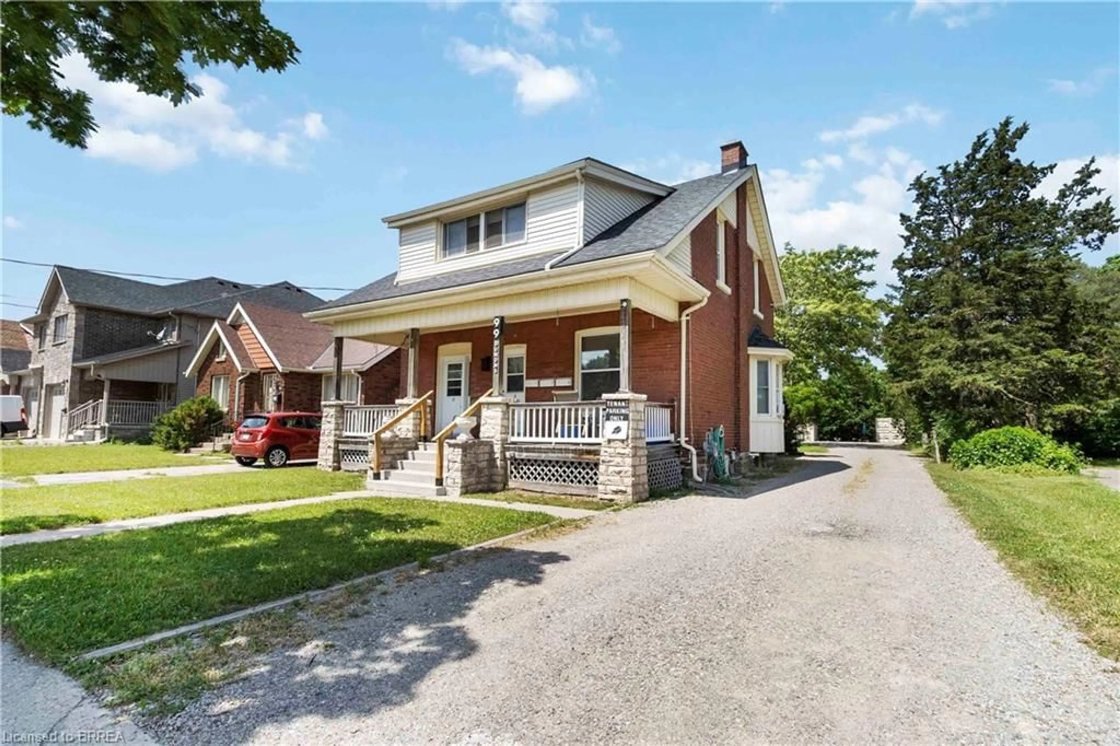 Home with brick exterior material, street for 99 Dundas St, Brantford Ontario N3R 1S4