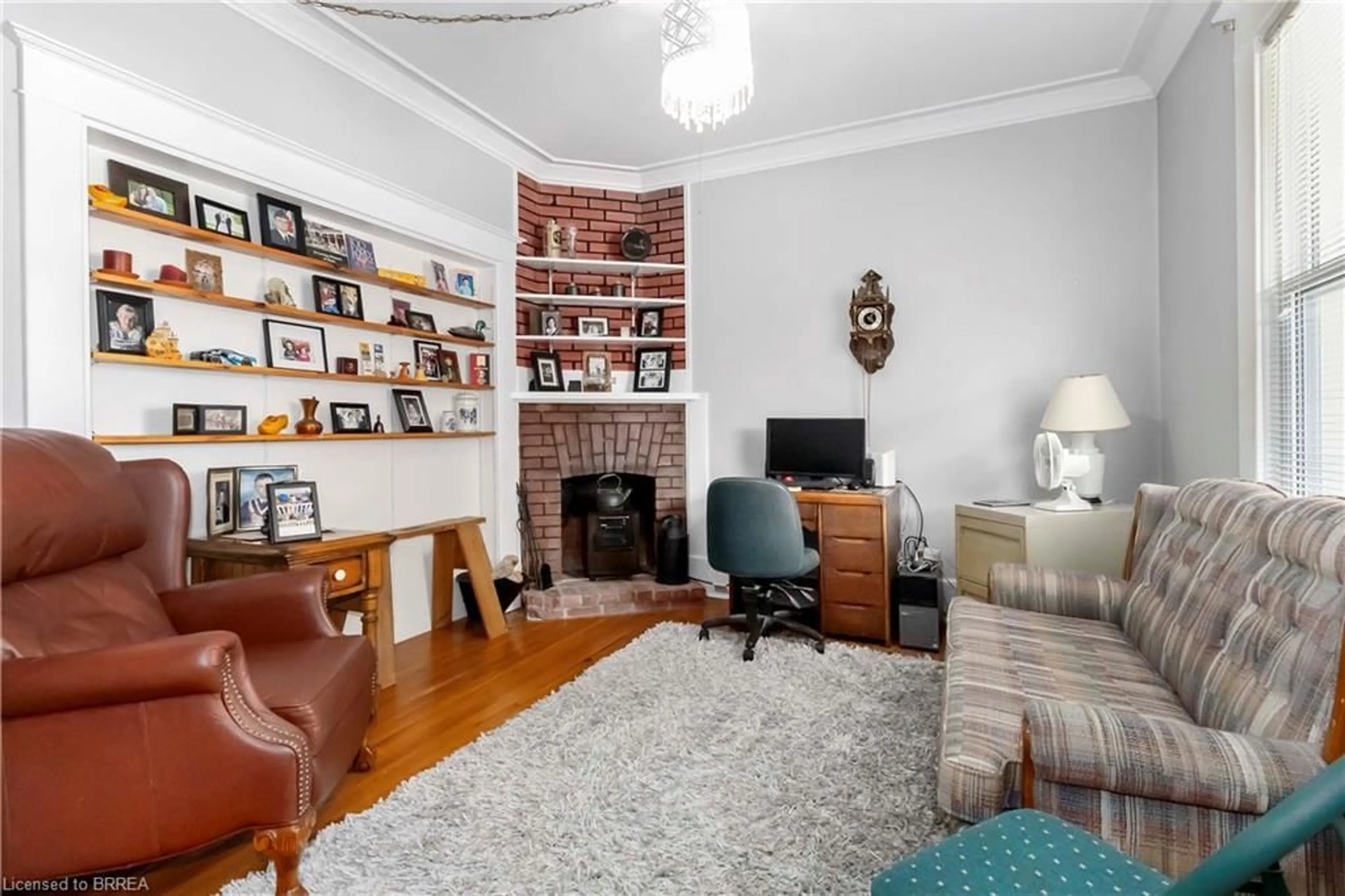 Living room with furniture, unknown for 99 Dundas St, Brantford Ontario N3R 1S4