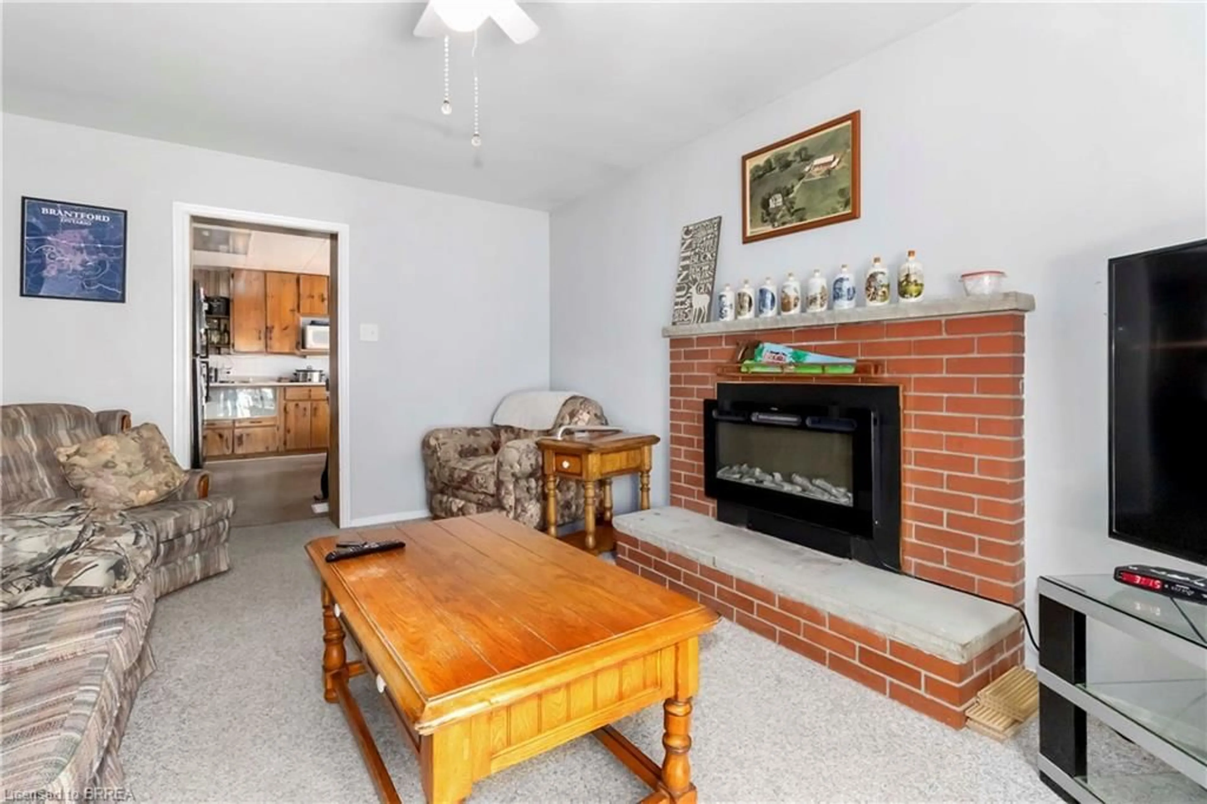 Living room with furniture, ceramic/tile floor for 99 Dundas St, Brantford Ontario N3R 1S4