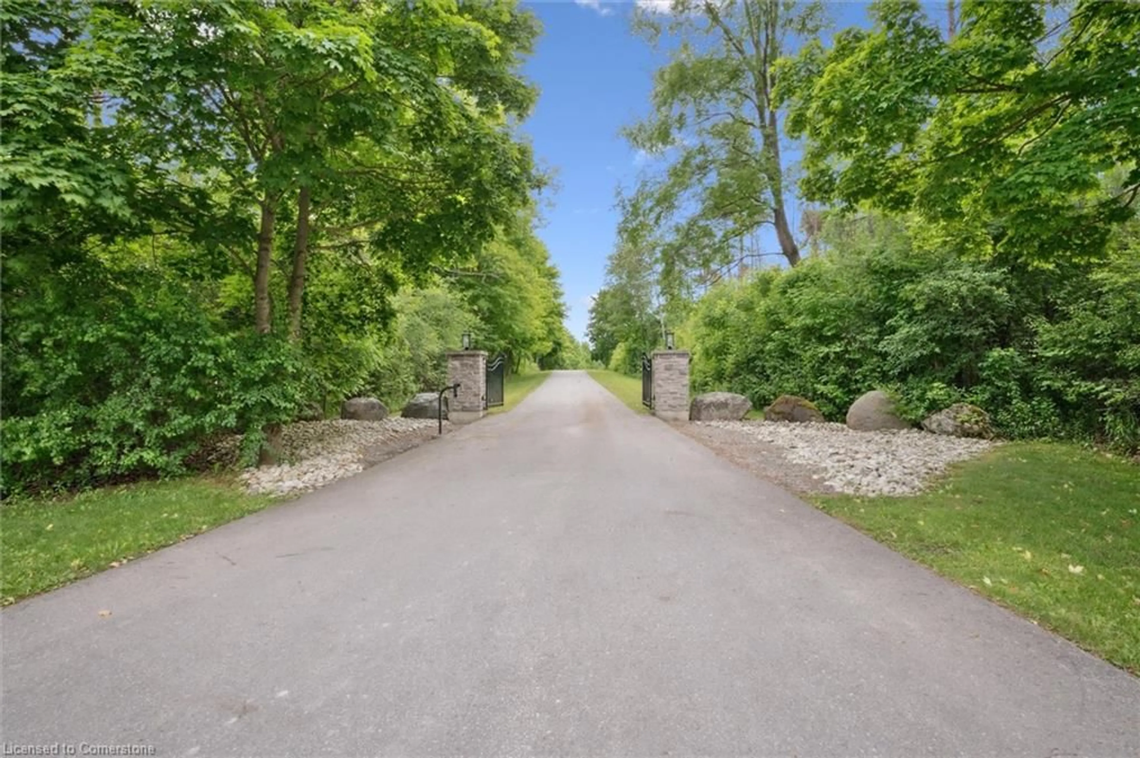 Patio, street for 6815 Wellington Rd 34, Cambridge Ontario N3C 2V4