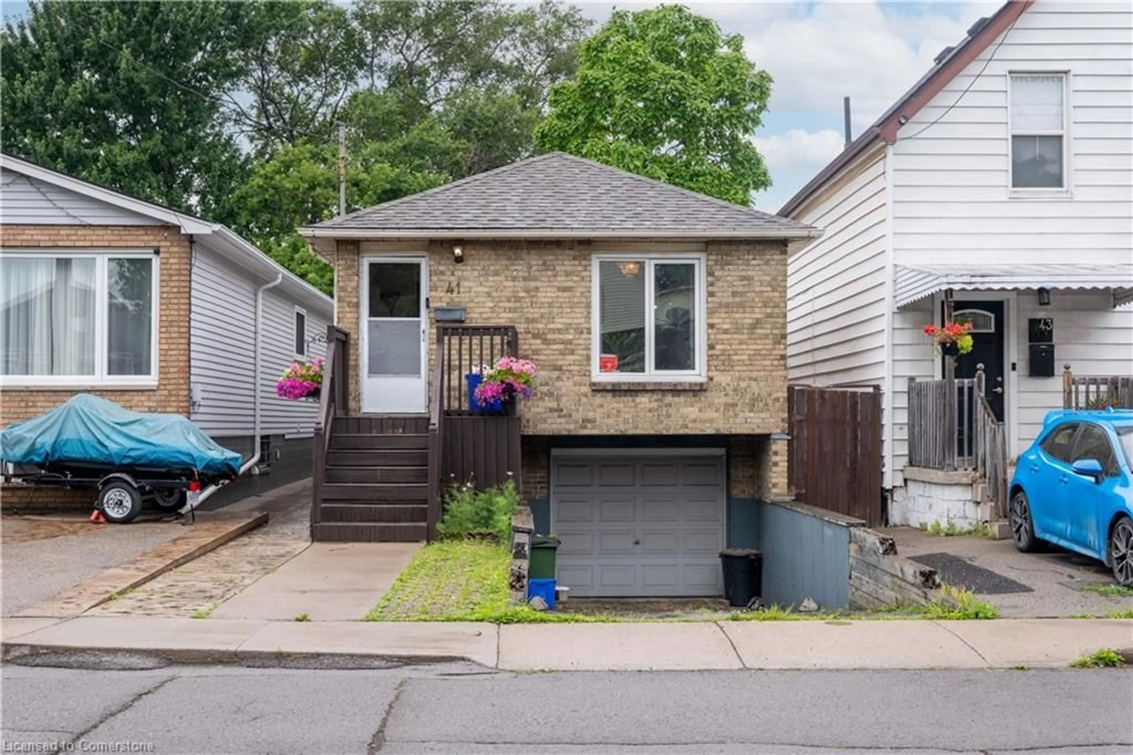 Home with brick exterior material, street for 41 Robins Ave, Hamilton Ontario L8H 4N1