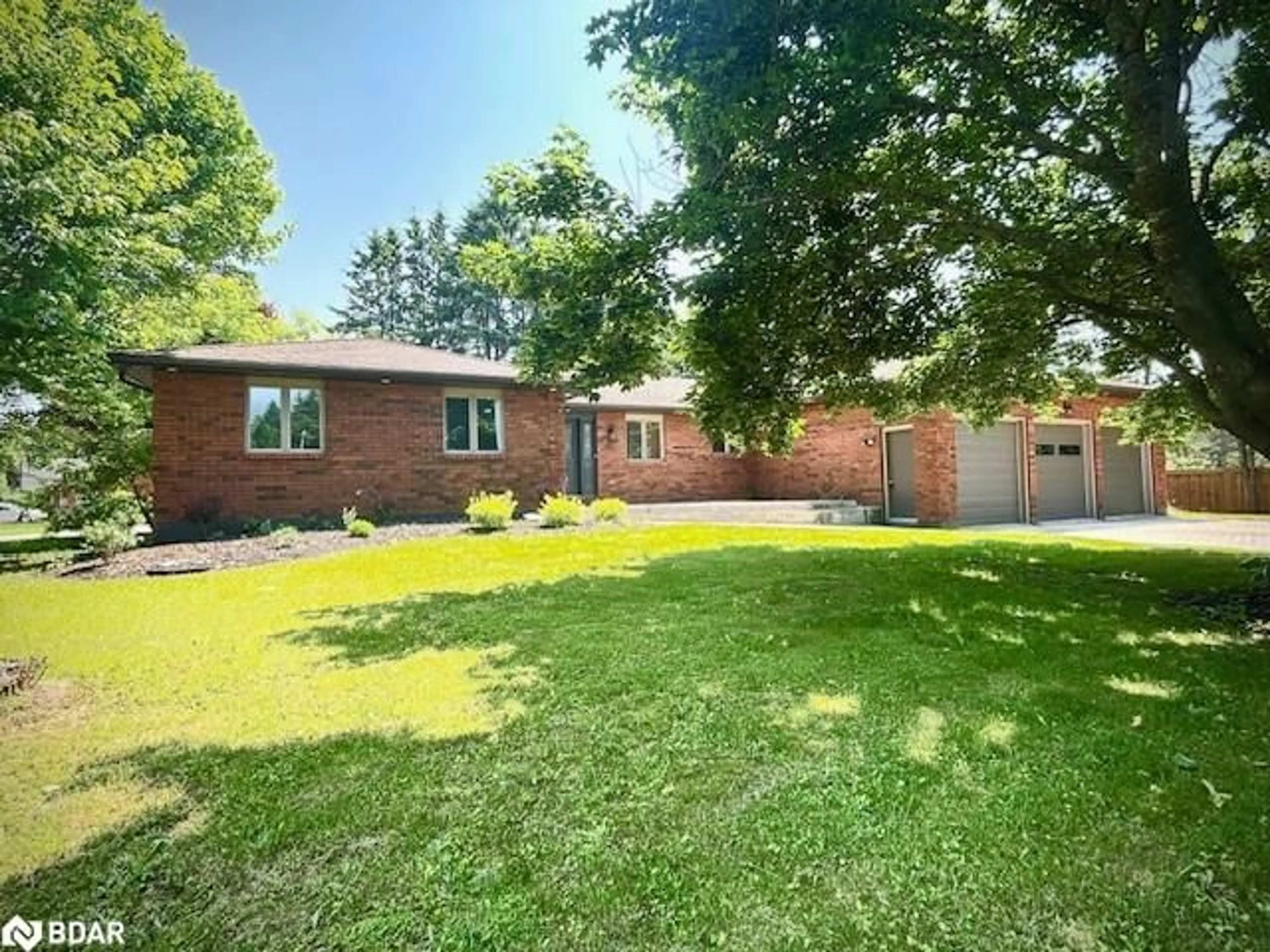 A pic from outside/outdoor area/front of a property/back of a property/a pic from drone, street for 46 Holloway Lane, Midhurst Ontario L0L 1X1