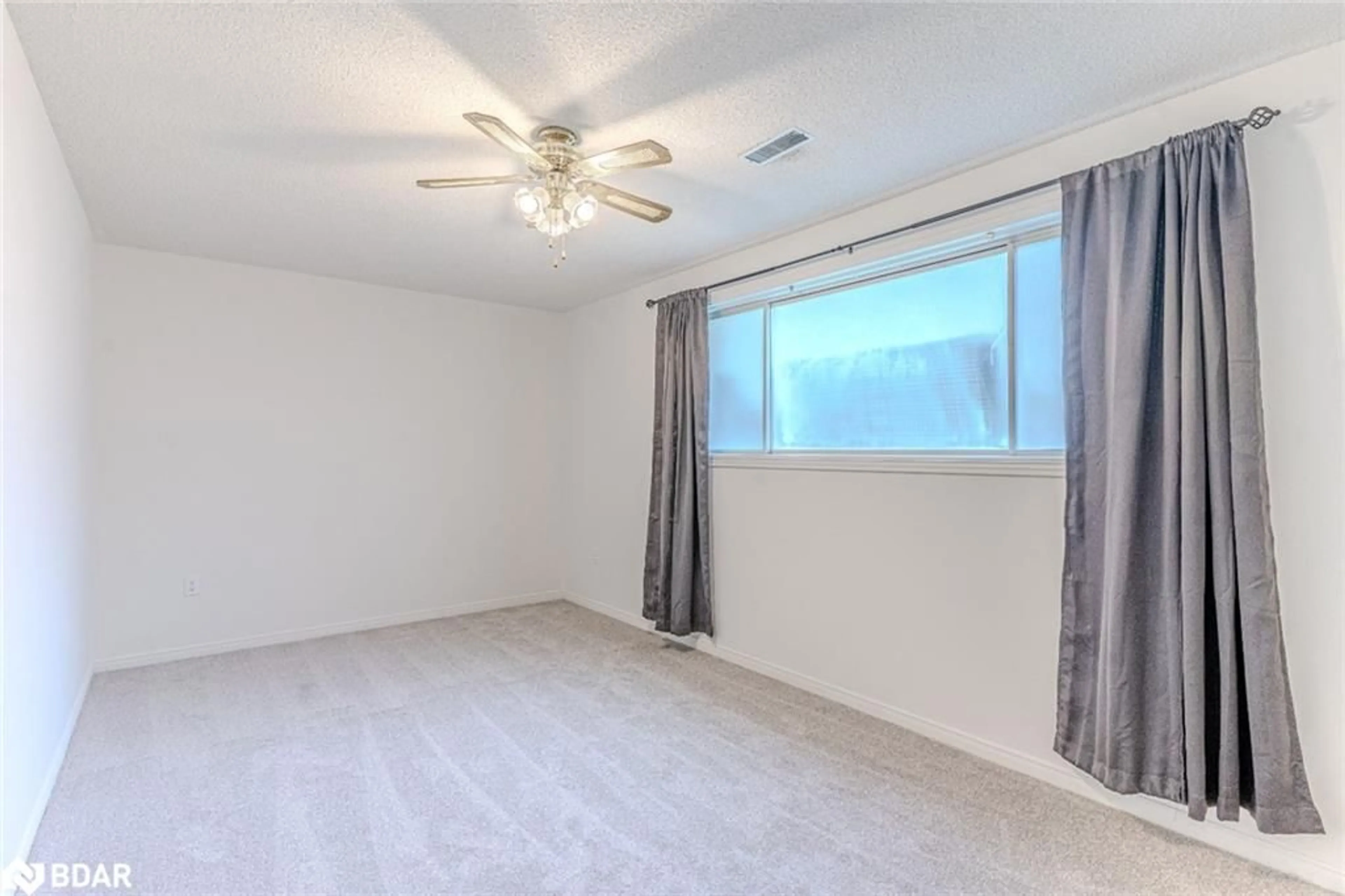 A pic of a room for 26 Innisbrook Dr, Wasaga Beach Ontario L9Z 1G3