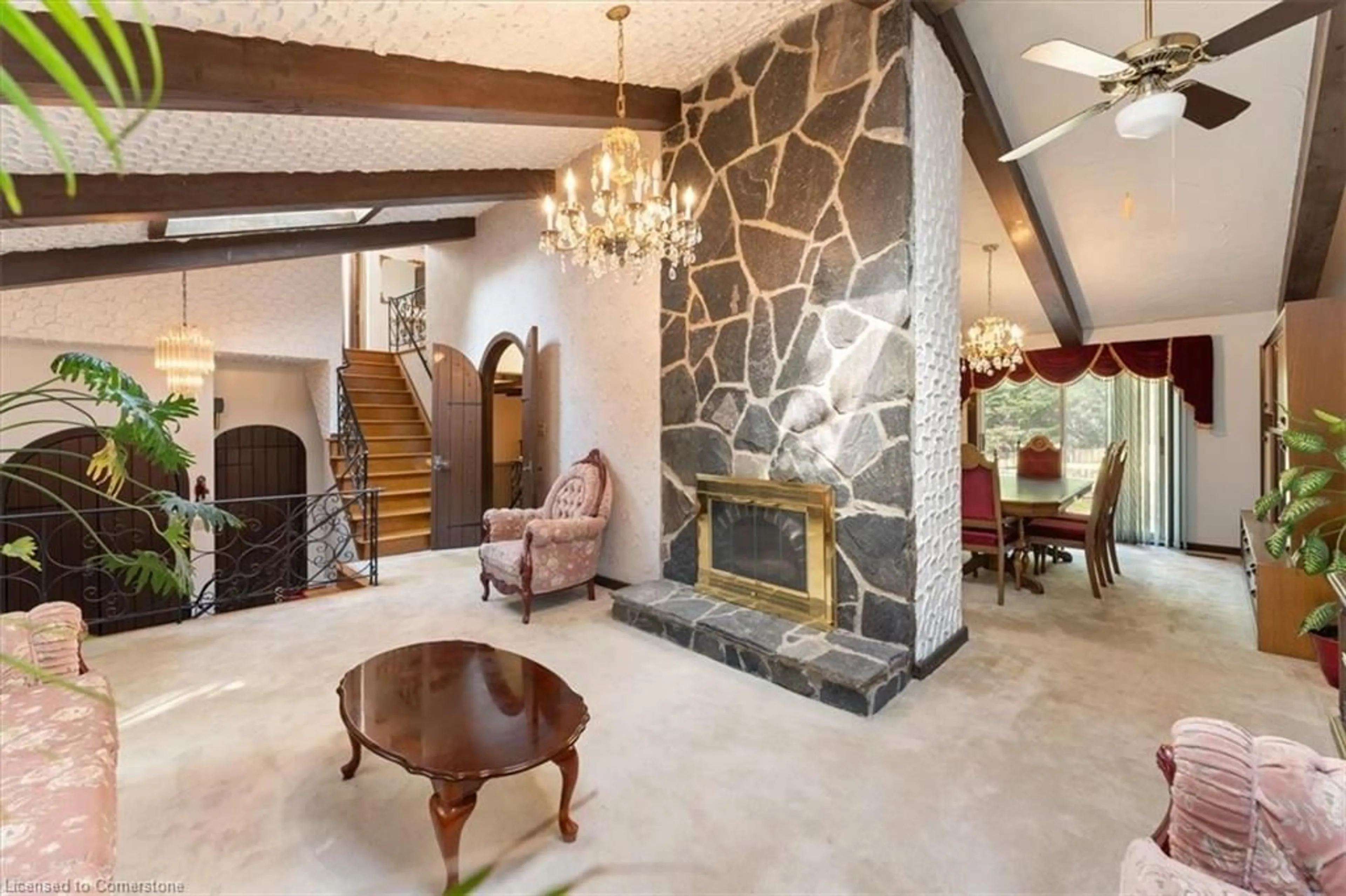 Lobby for 38 Palm Crt, Stoney Creek Ontario L8G 2T7