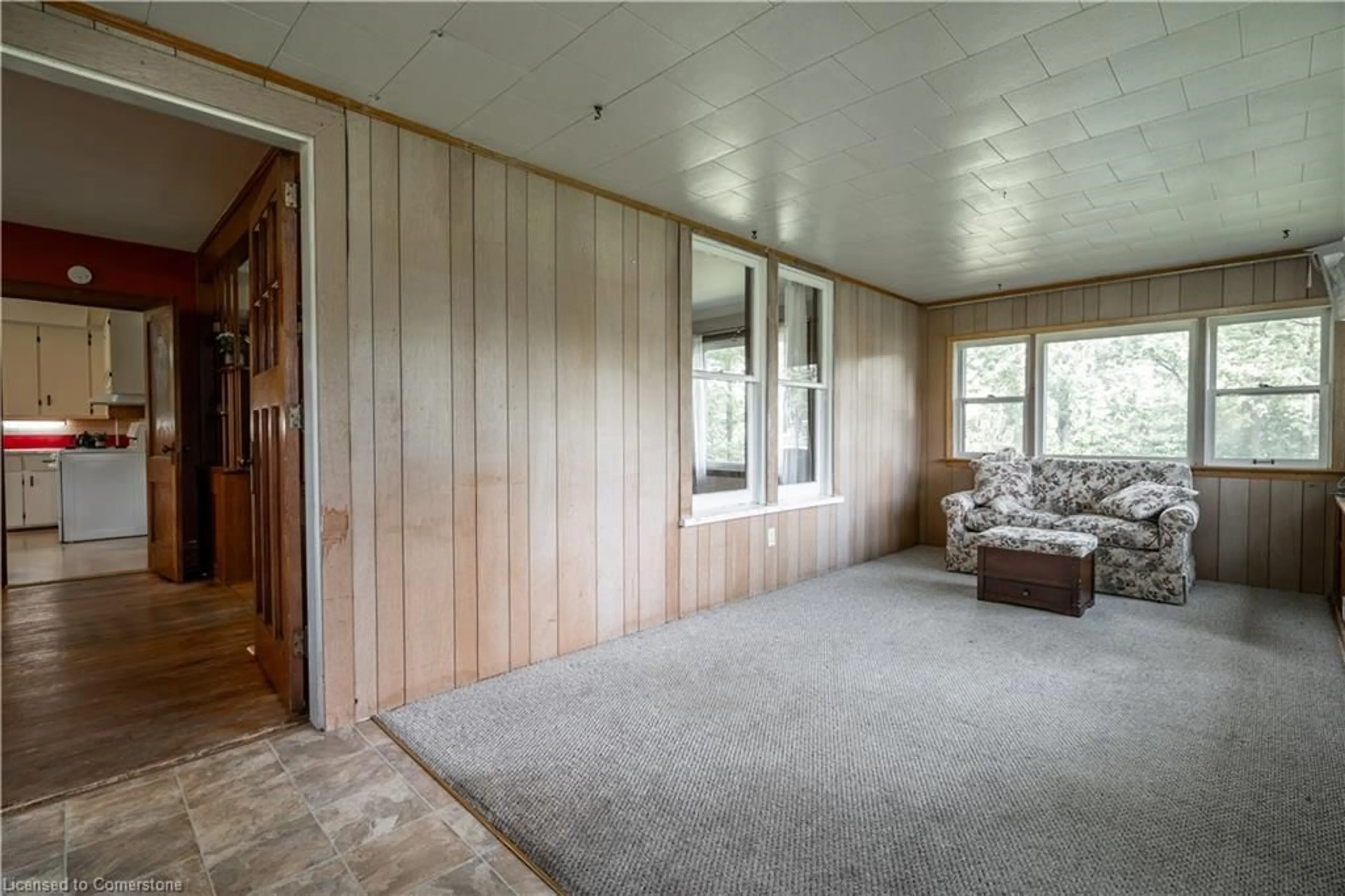 Indoor foyer for 1393 Highway 54, Middleport Ontario N3W 2G9