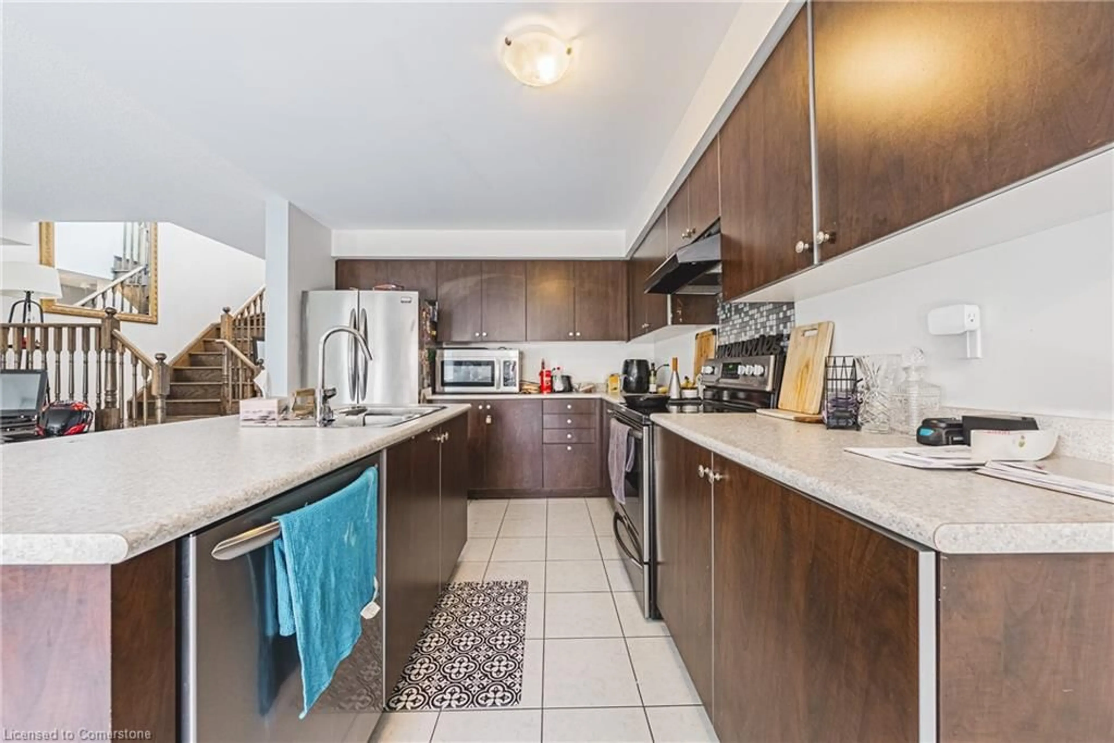 Standard kitchen, ceramic/tile floor for 8258 Tulip Tree Dr, Niagara Falls Ontario L2H 0N4