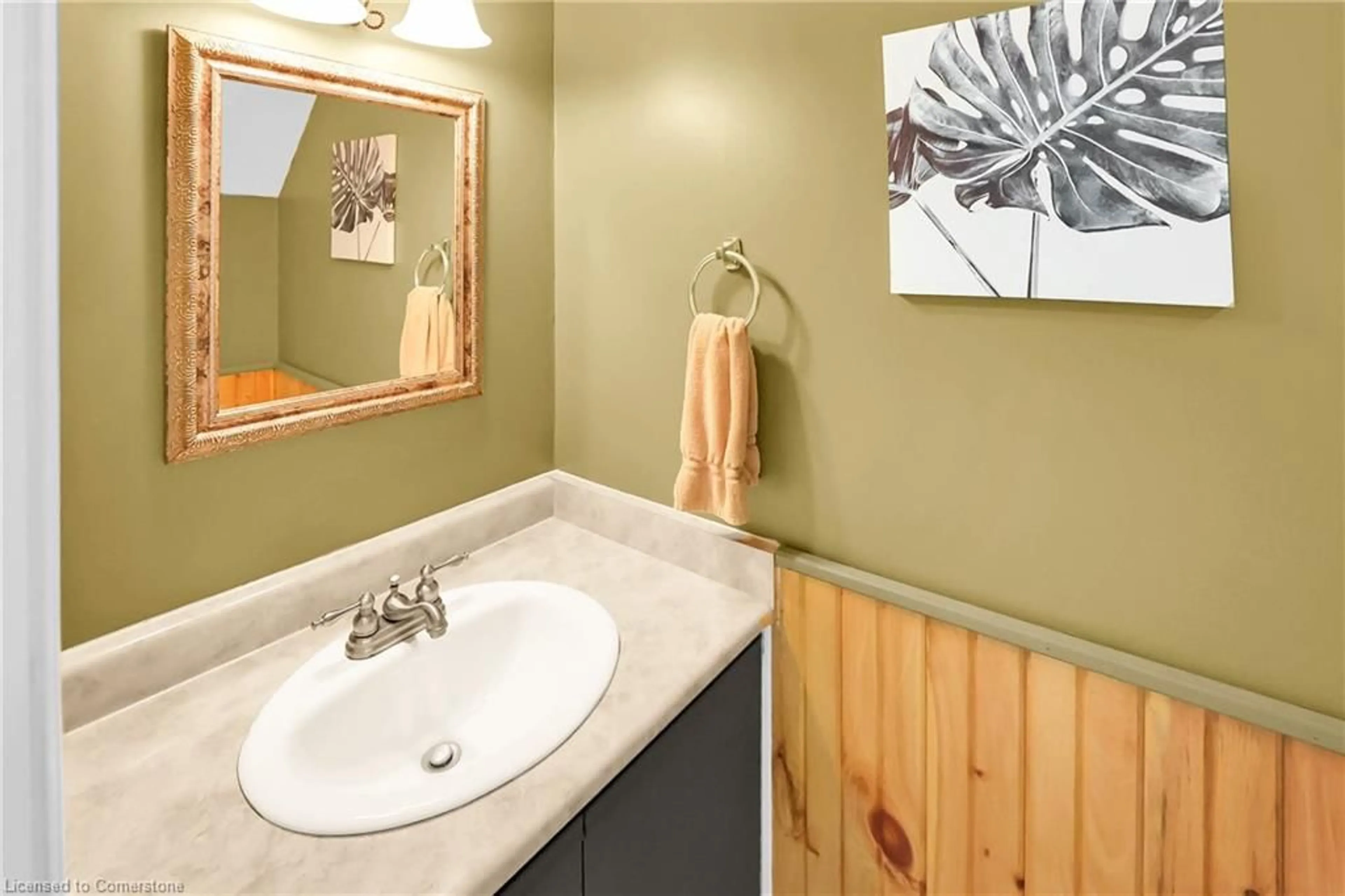 Standard bathroom, unknown for 130 Livingston Ave #15, Grimsby Ontario L3M 4W5