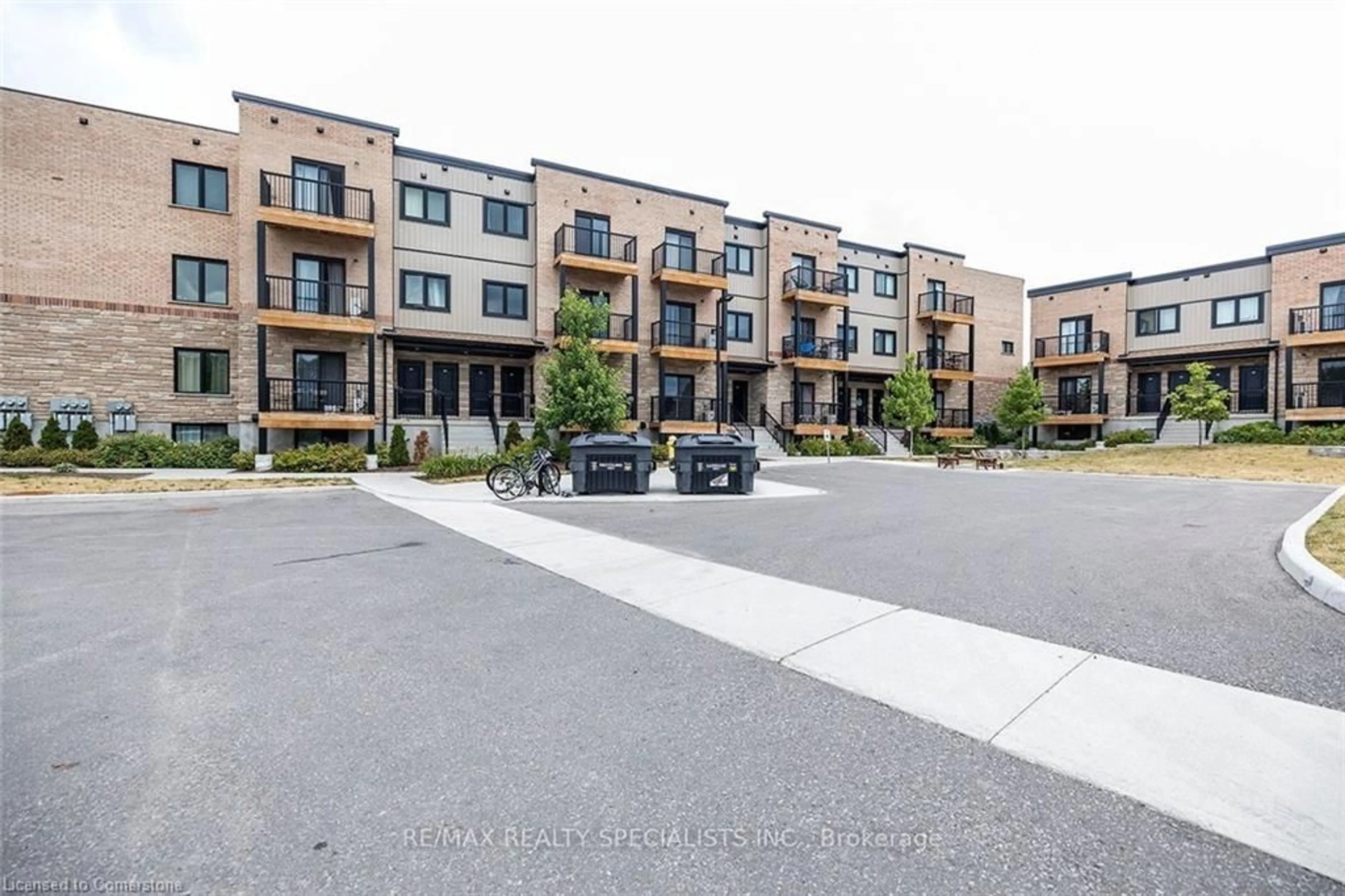 Patio, street for 164 Heiman St #7A, Kitchener Ontario N2M 0B8