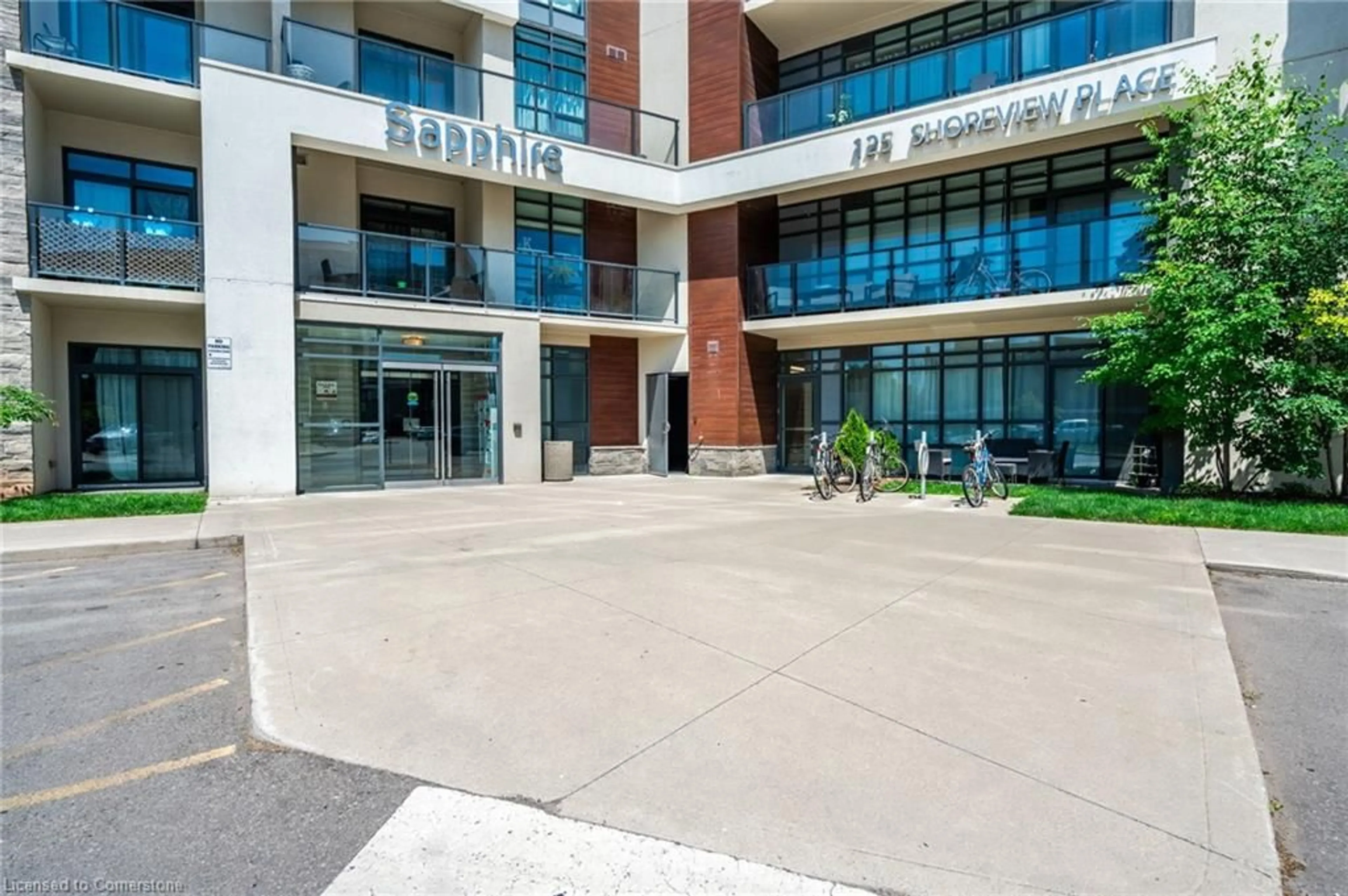 Indoor foyer for 125 Shoreview Pl #422, Stoney Creek Ontario L8E 0K3