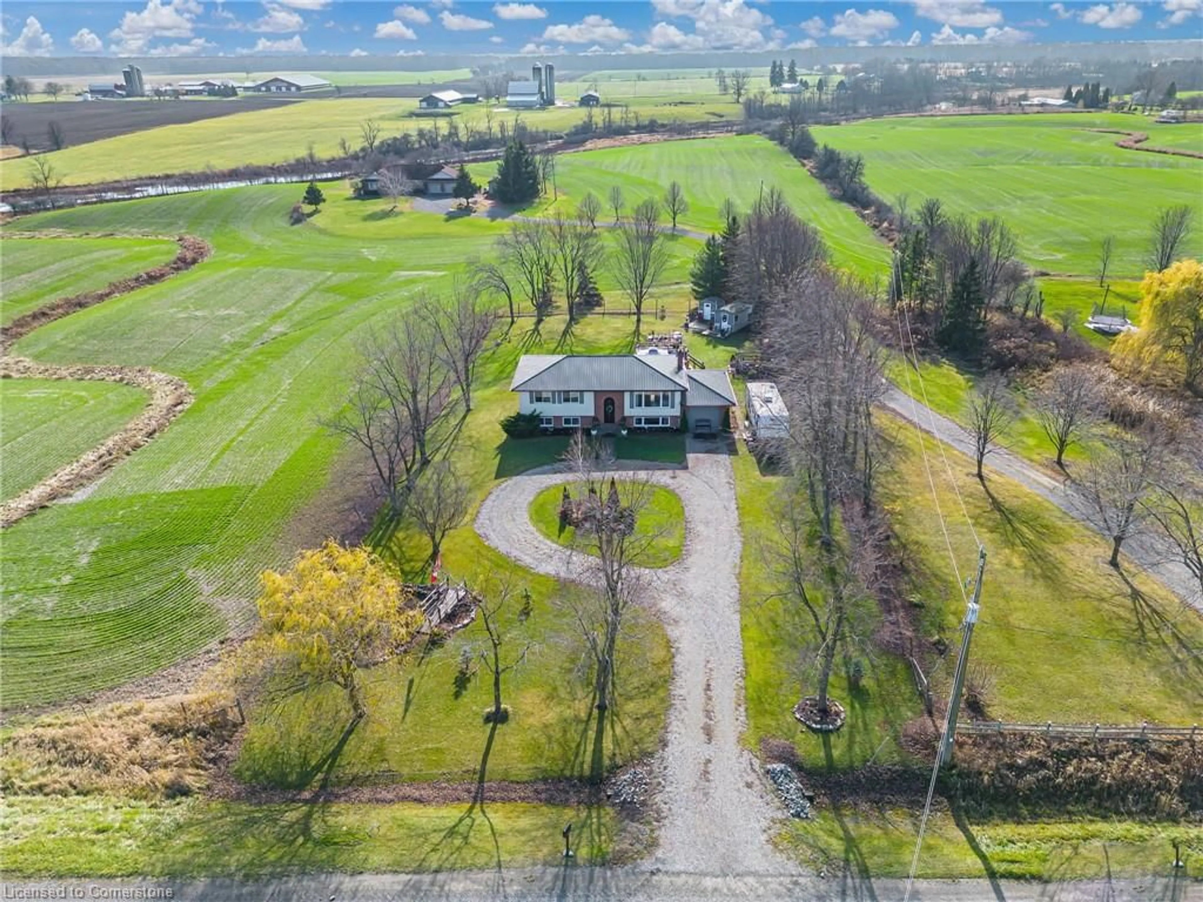 A pic from outside/outdoor area/front of a property/back of a property/a pic from drone, unknown for 7761 Canborough Rd, Dunnville Ontario N1A 2W1