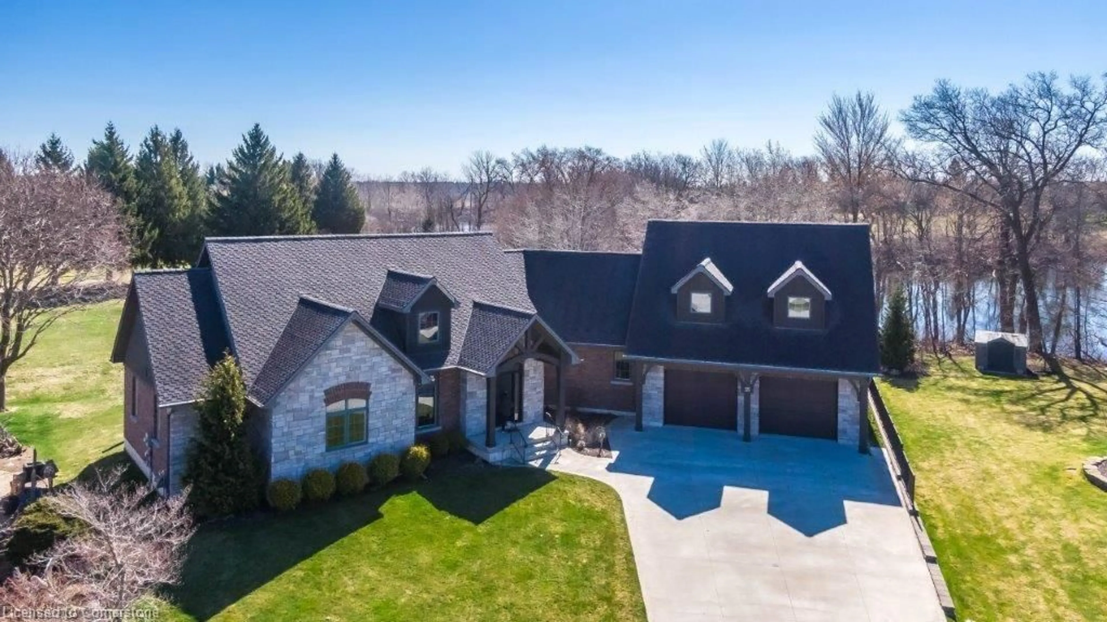 A pic from outside/outdoor area/front of a property/back of a property/a pic from drone, unknown for 35 Viola Crt, Delhi Ontario N4B 3C9