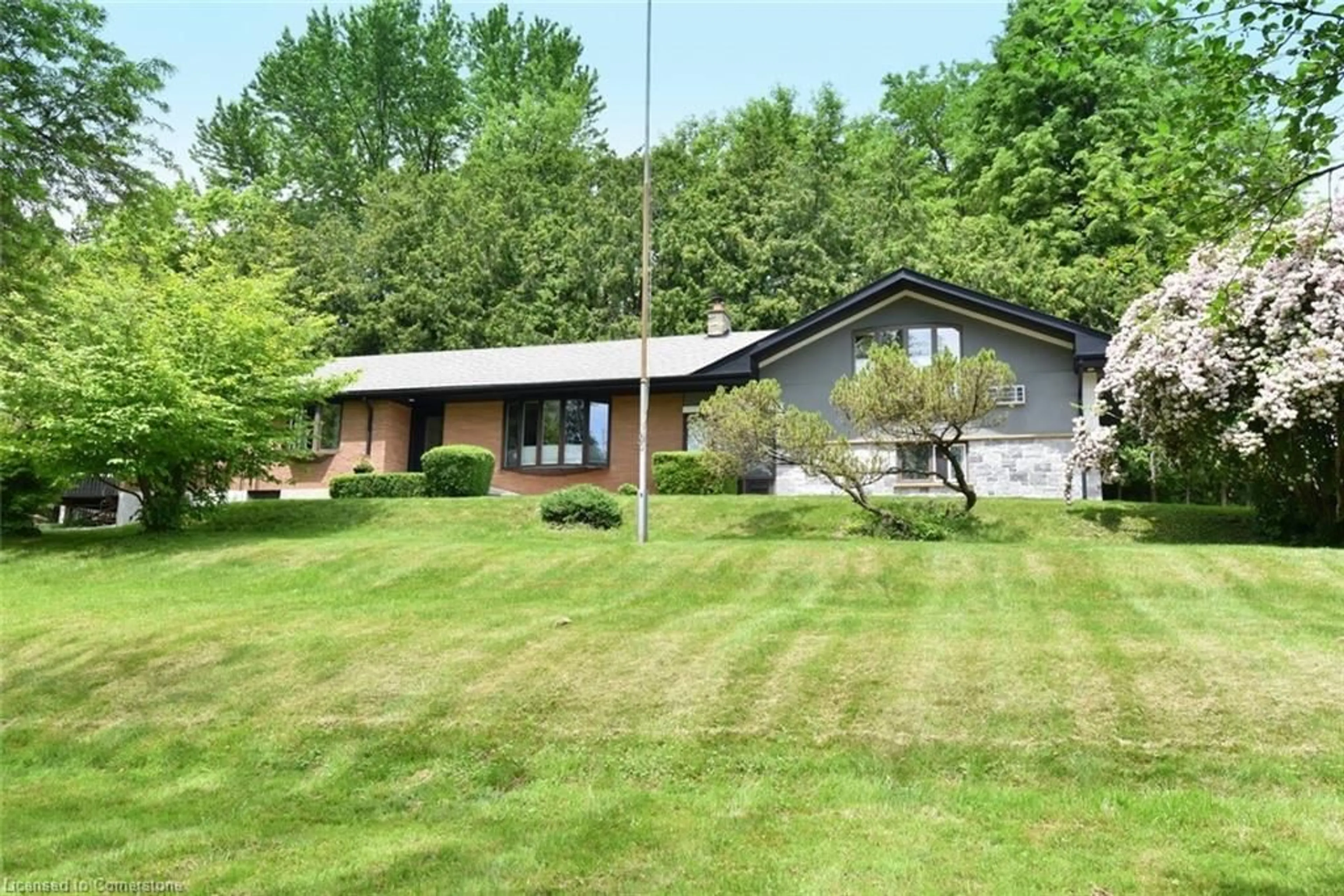 Unknown for 4 Sun Ave, Dundas Ontario L9H 5A5