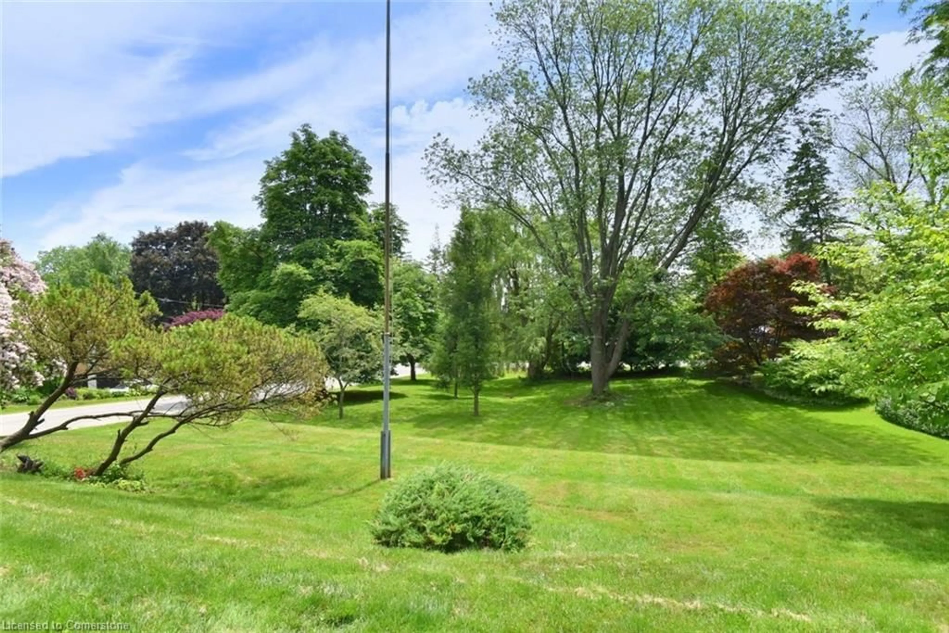 Patio, unknown for 4 Sun Ave, Dundas Ontario L9H 5A5