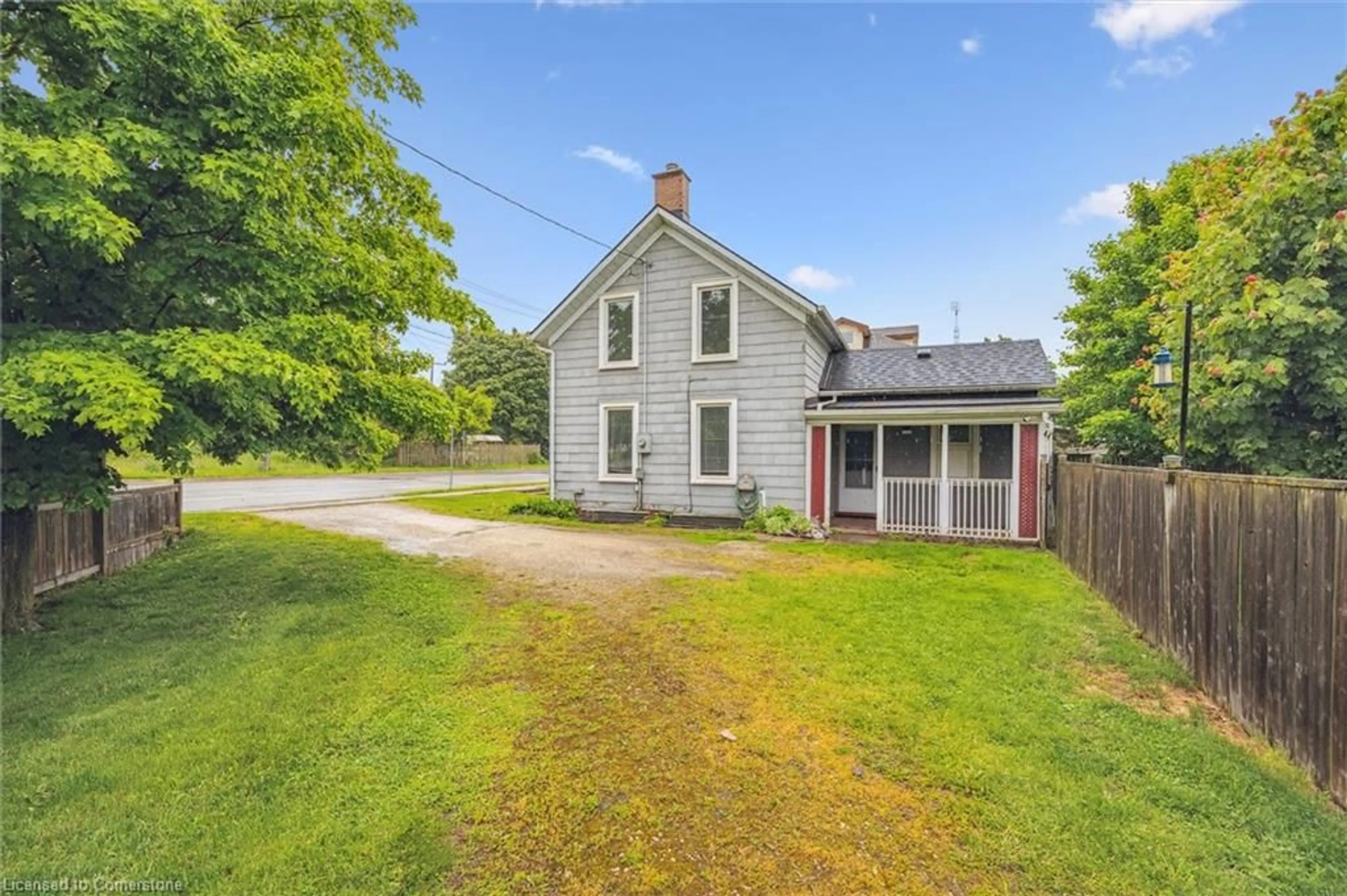 A pic from outside/outdoor area/front of a property/back of a property/a pic from drone, street for 520 Laurel St, Cambridge Ontario N3H 3Z2
