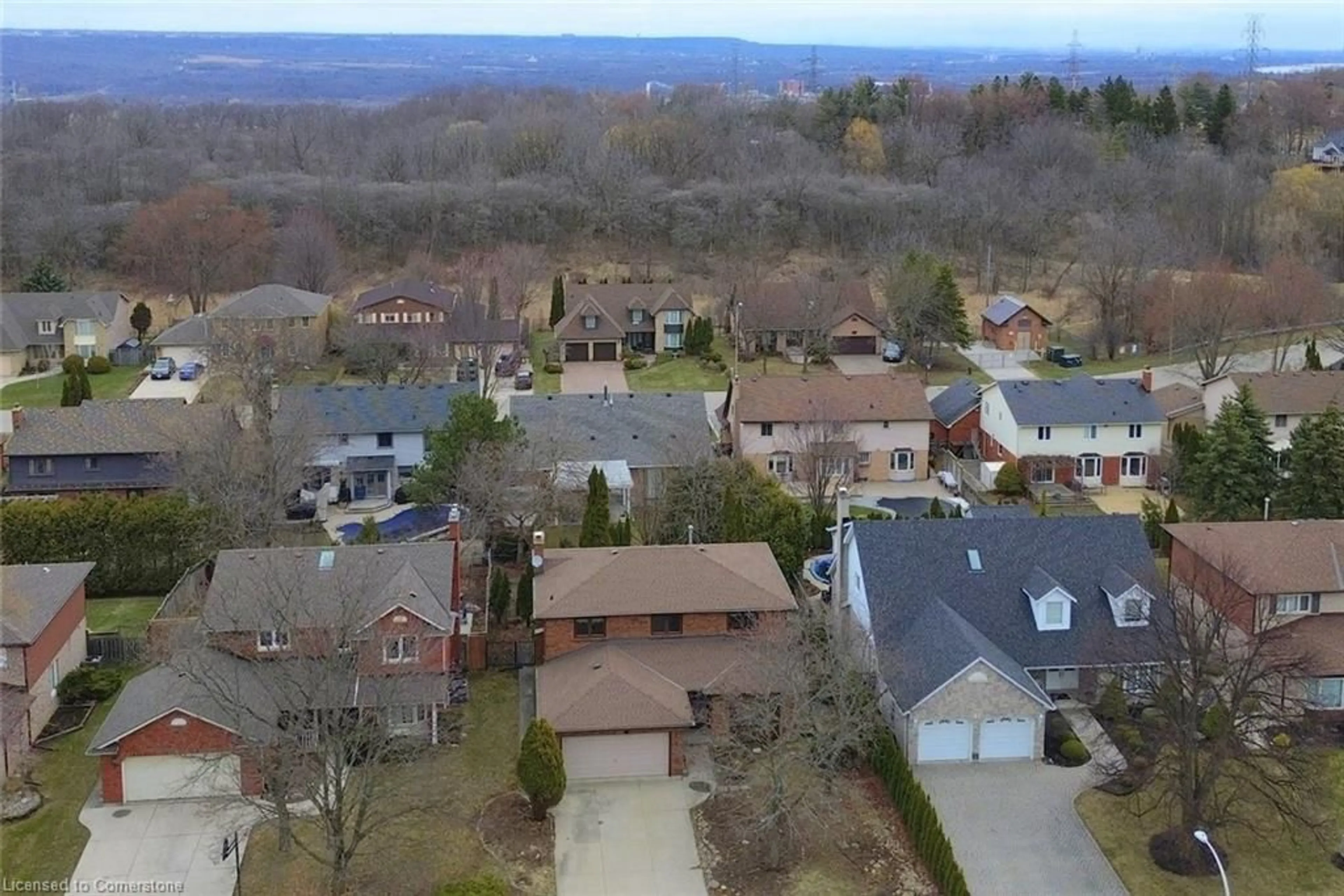 A pic from outside/outdoor area/front of a property/back of a property/a pic from drone, unknown for 35 Daffodil Cres, Hamilton Ontario L9K 1C7
