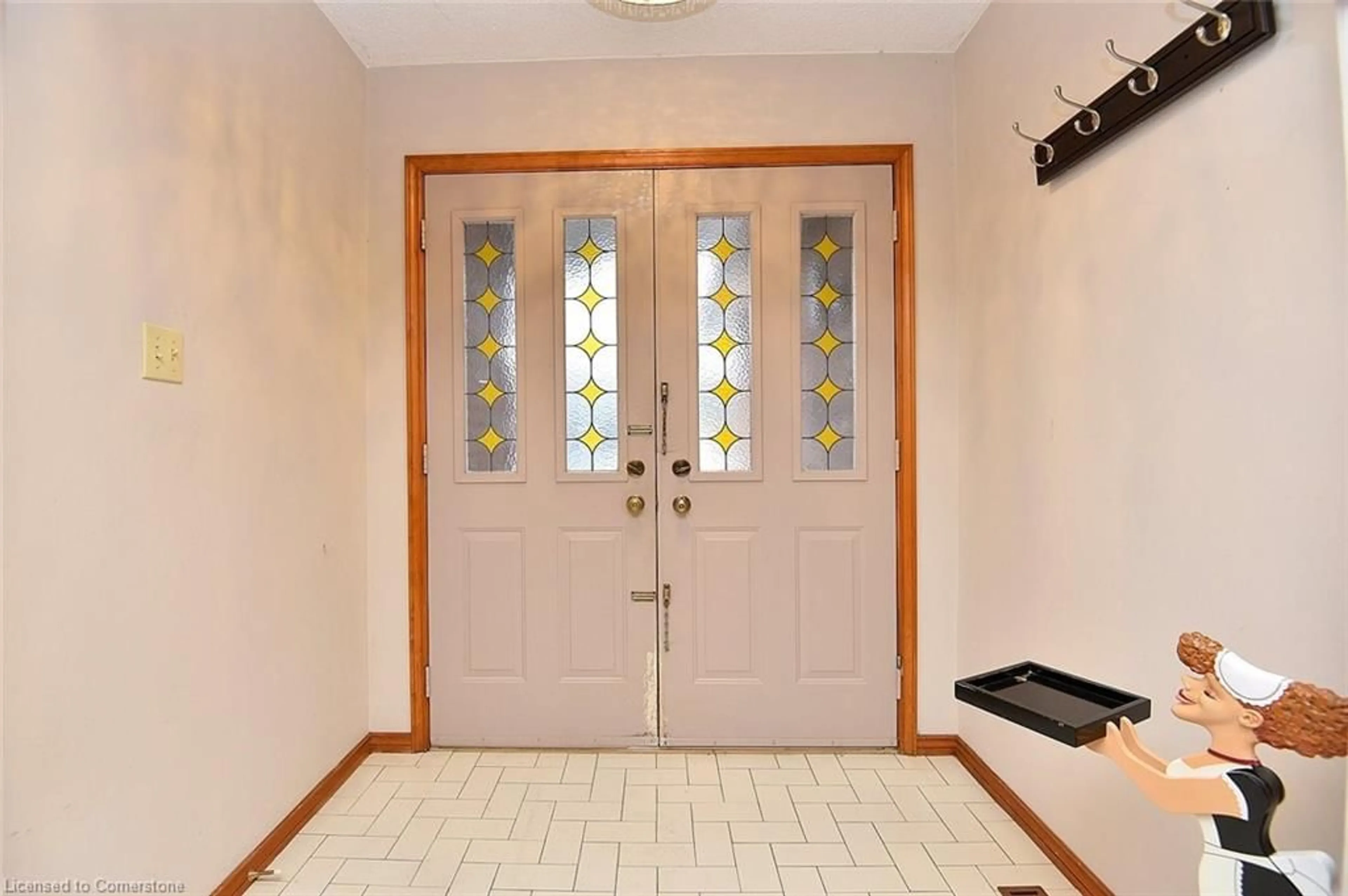 Indoor entryway for 35 Daffodil Cres, Hamilton Ontario L9K 1C7
