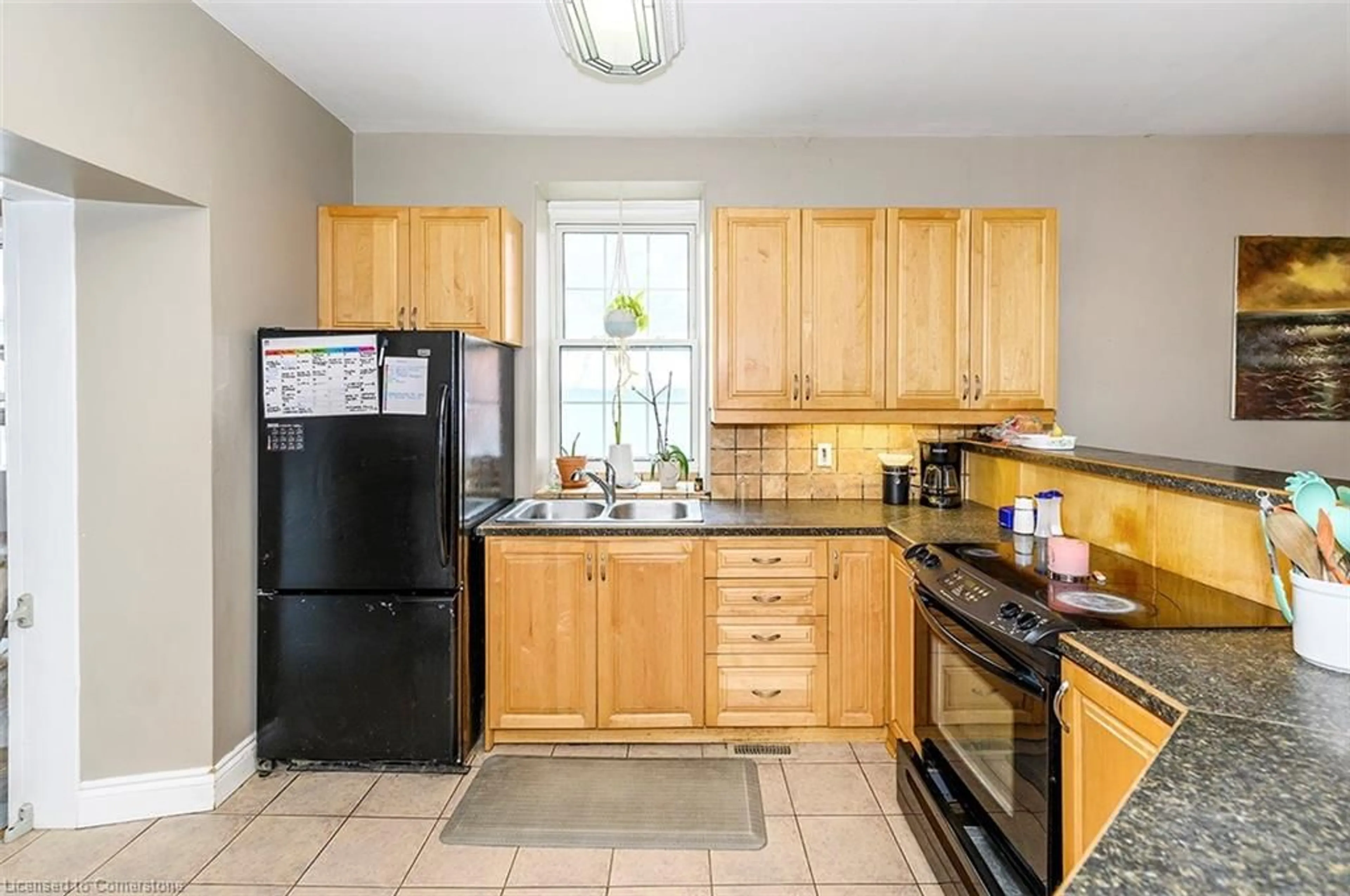 Standard kitchen, ceramic/tile floor for 22 Maple Ridge Rd, Cambridge Ontario N1R 2G2