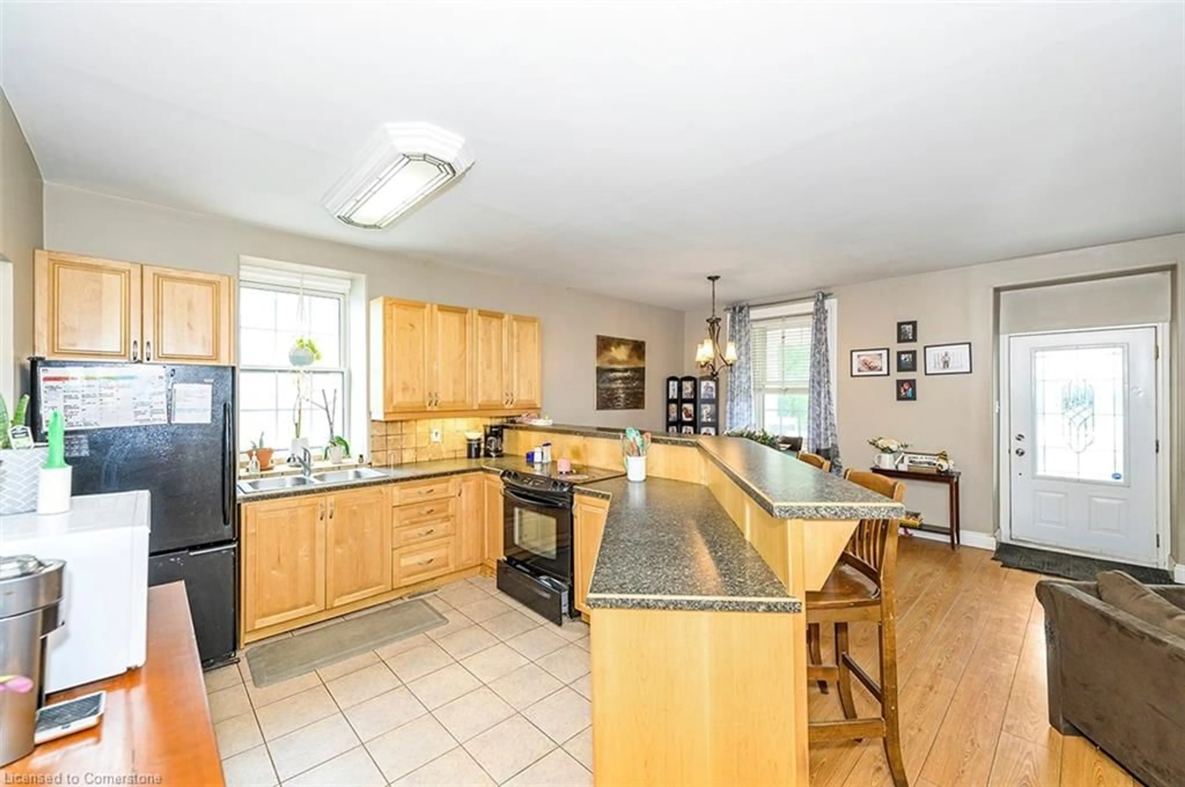 Open concept kitchen, ceramic/tile floor for 22 Maple Ridge Rd, Cambridge Ontario N1R 2G2