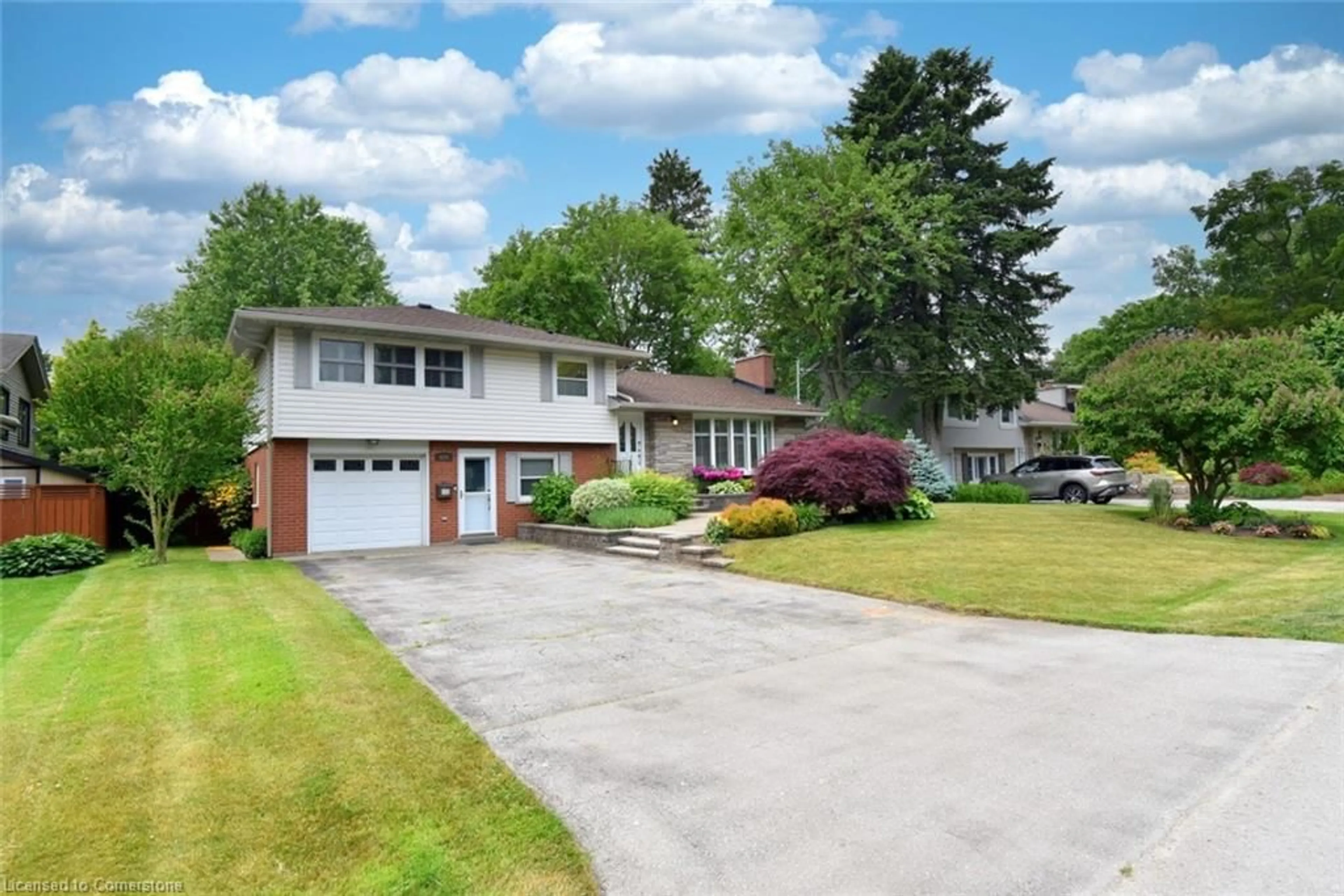Home with vinyl exterior material, street for 626 Vanderburgh Dr, Burlington Ontario L7T 3W6
