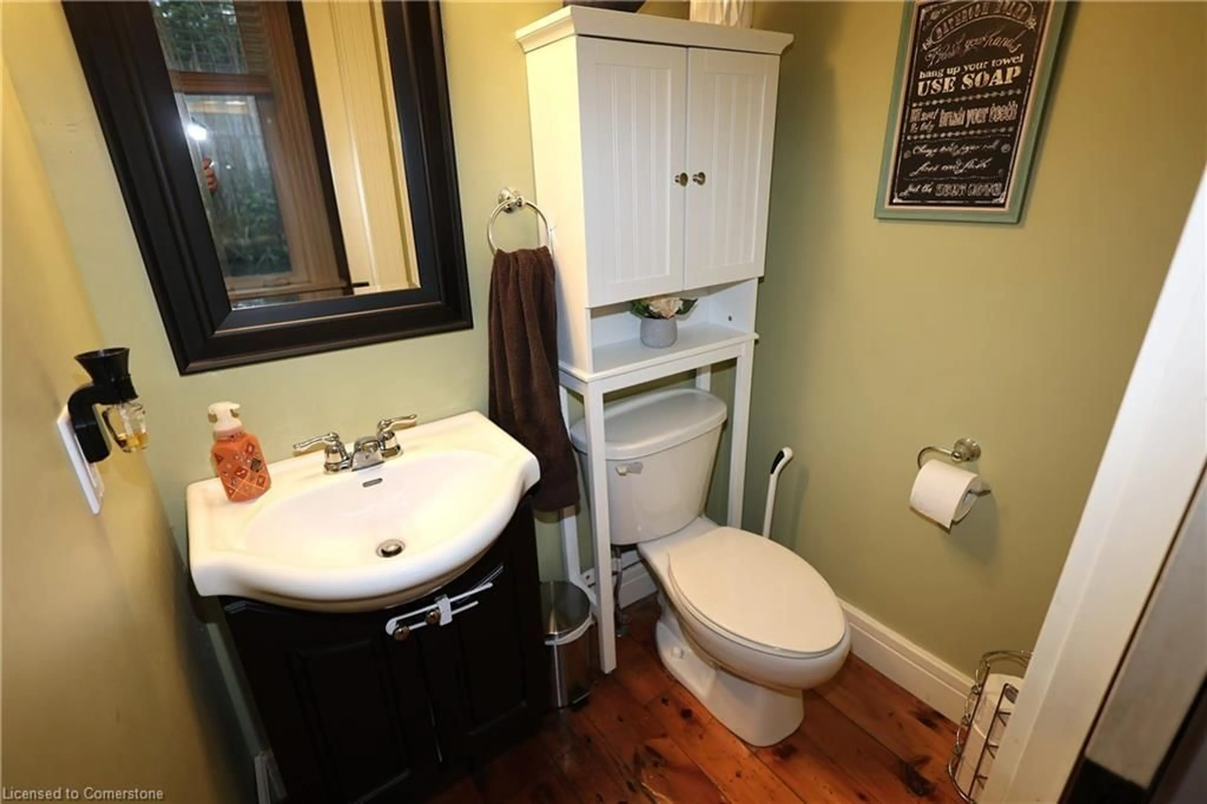 Standard bathroom, ceramic/tile floor for 95 John St, Harriston Ontario N0G 1Z0