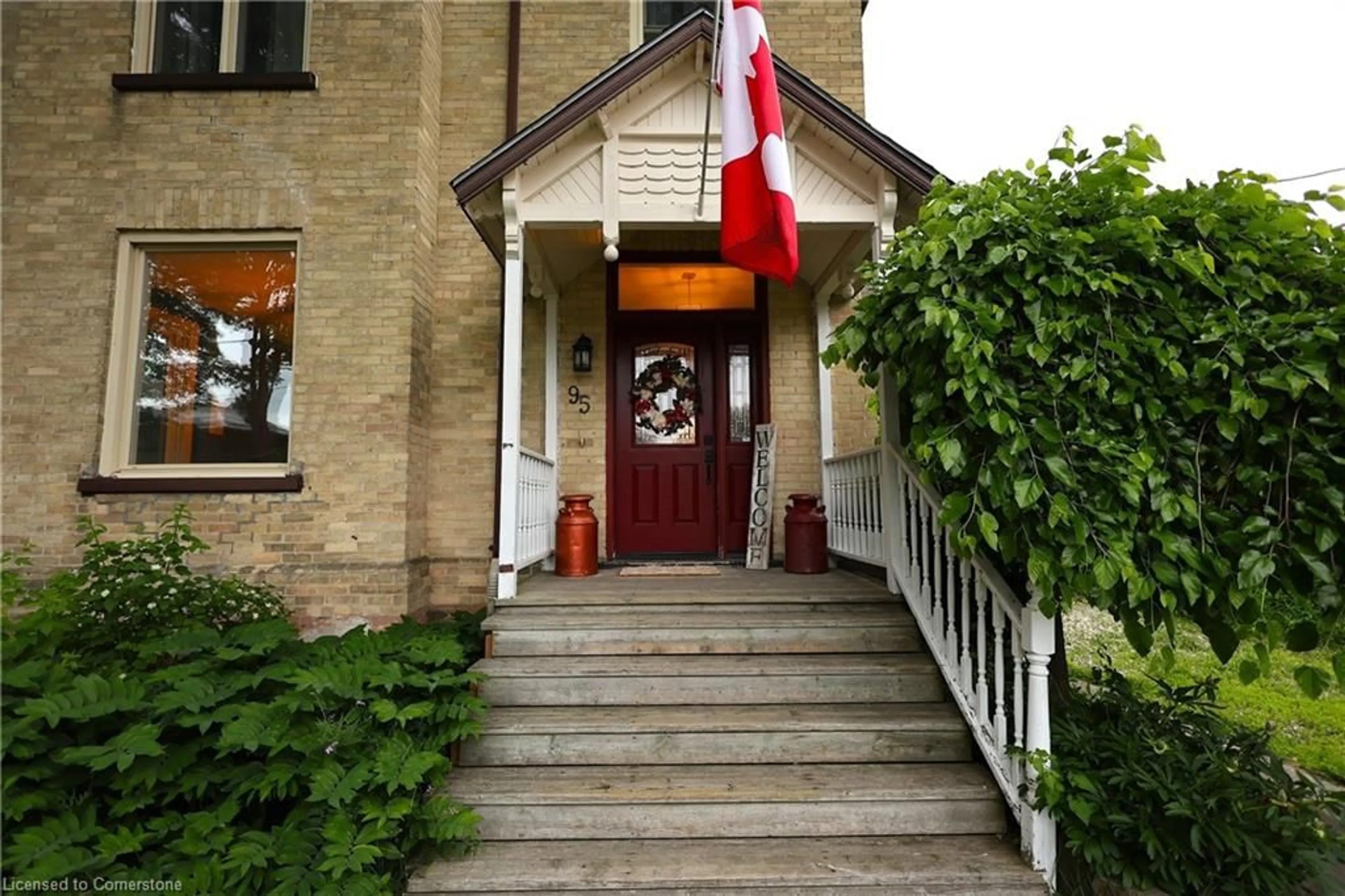 Indoor foyer for 95 John St, Harriston Ontario N0G 1Z0