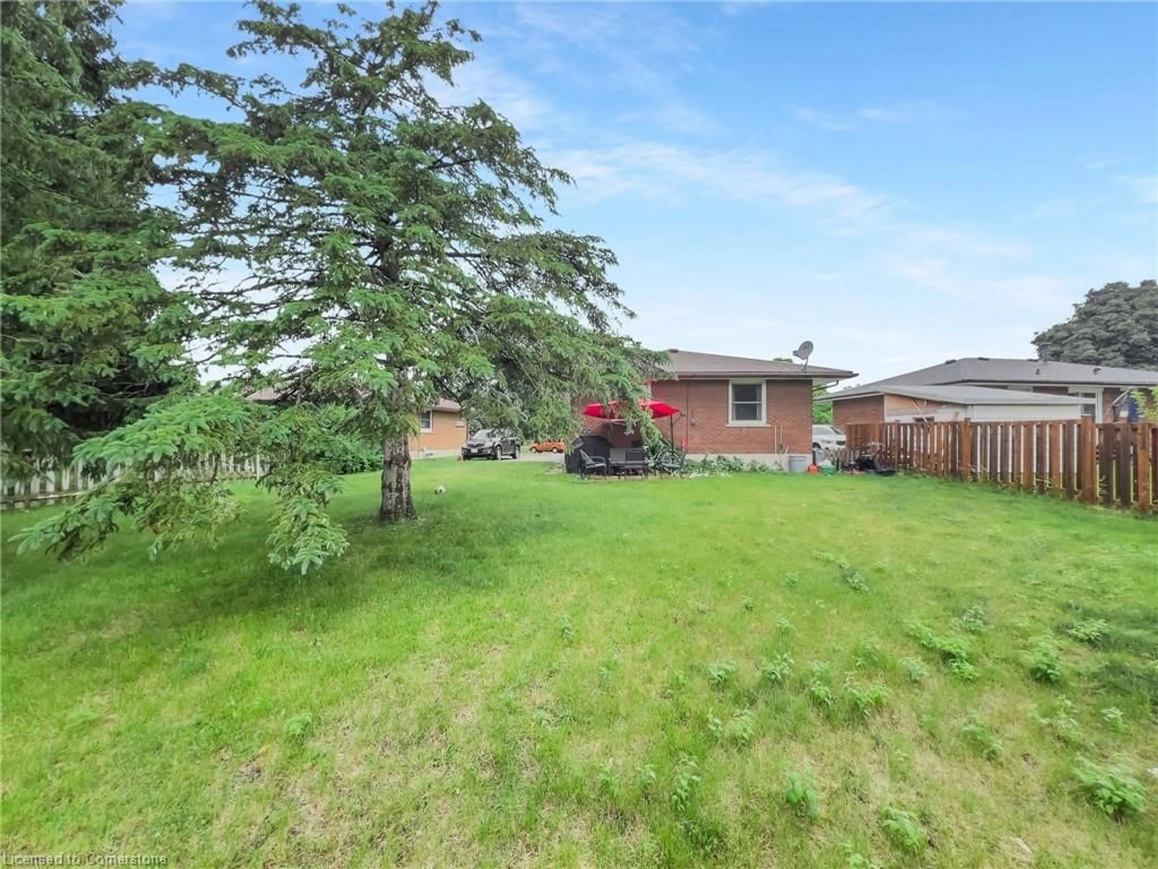 A pic from outside/outdoor area/front of a property/back of a property/a pic from drone, street for 30 Blueridge Cres, Brantford Ontario N3R 5E8
