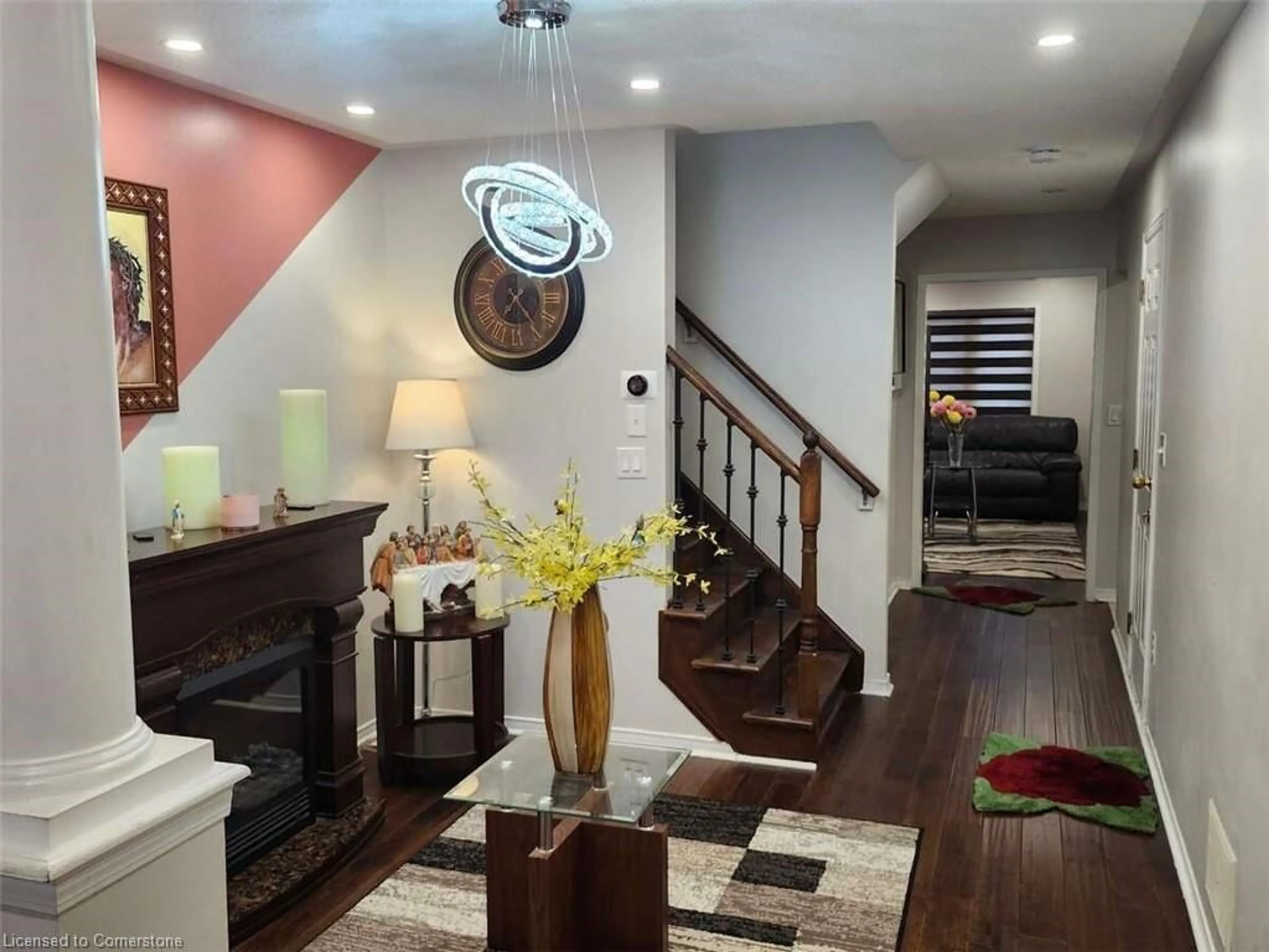 Indoor foyer for 3366 Mikalda Rd, Burlington Ontario L7M 0K9