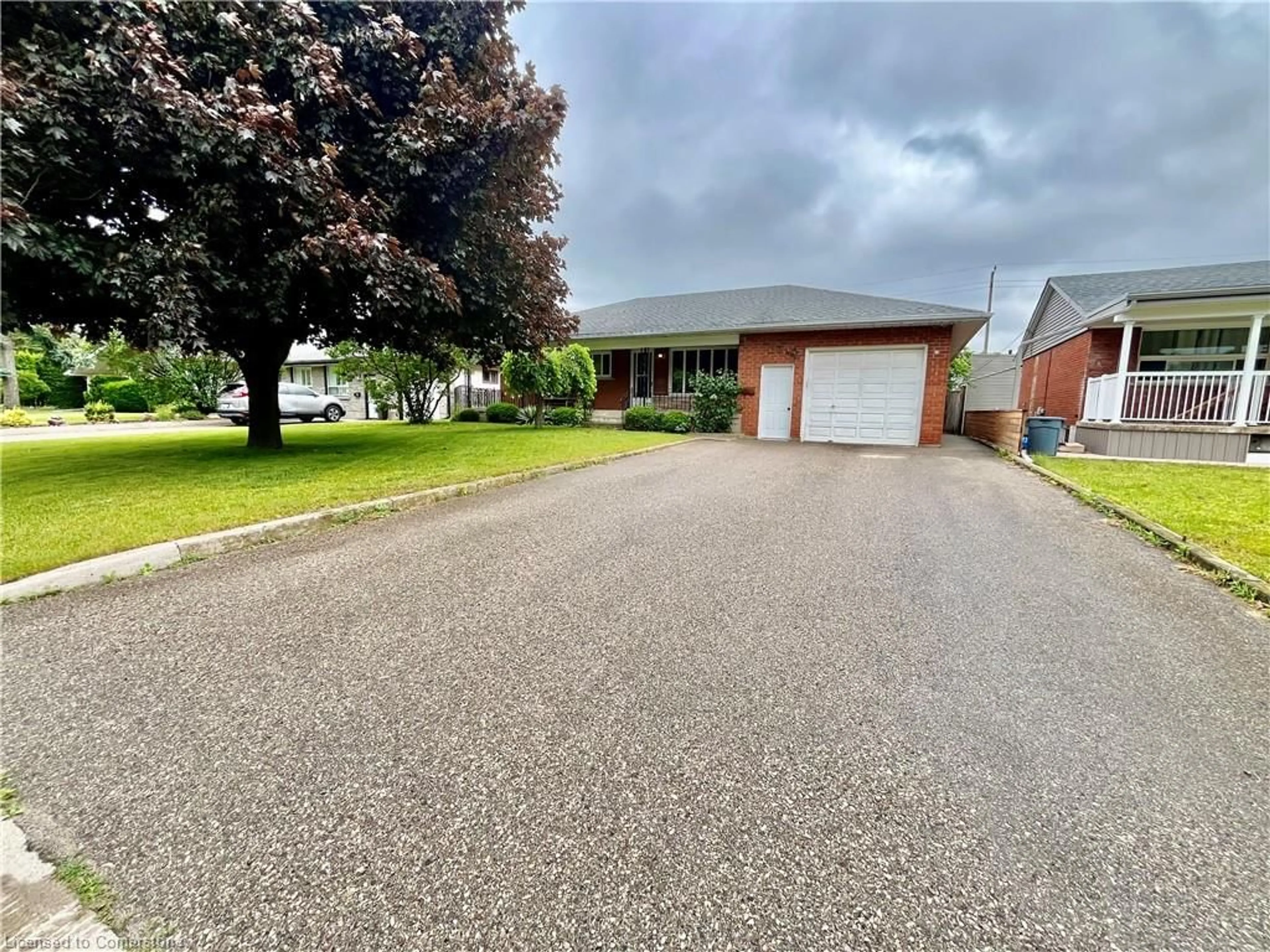 A pic from outside/outdoor area/front of a property/back of a property/a pic from drone, street for 134 Alison Ave, Cambridge Ontario N1R 1N4