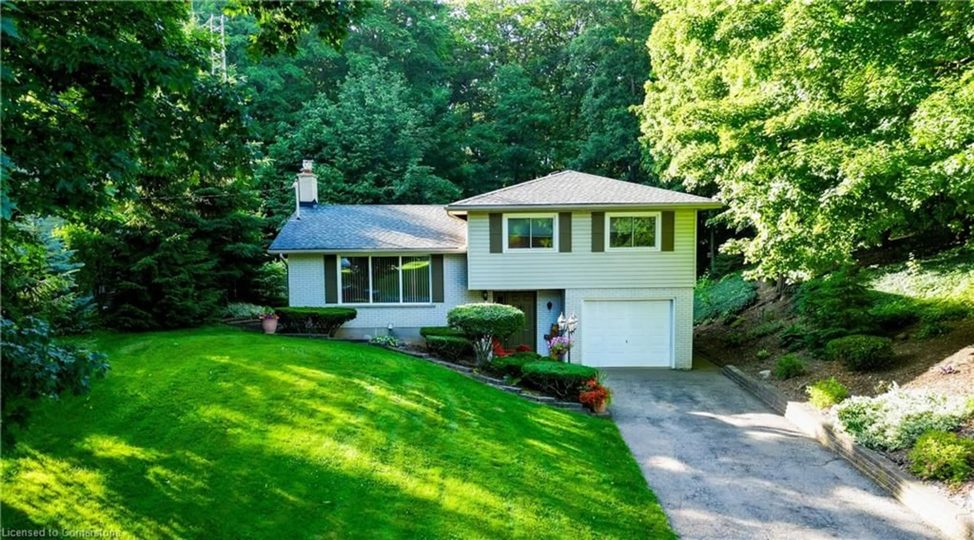 Home with vinyl exterior material, street for 49 Sylvan Dr, Cambridge Ontario N1R 5S5