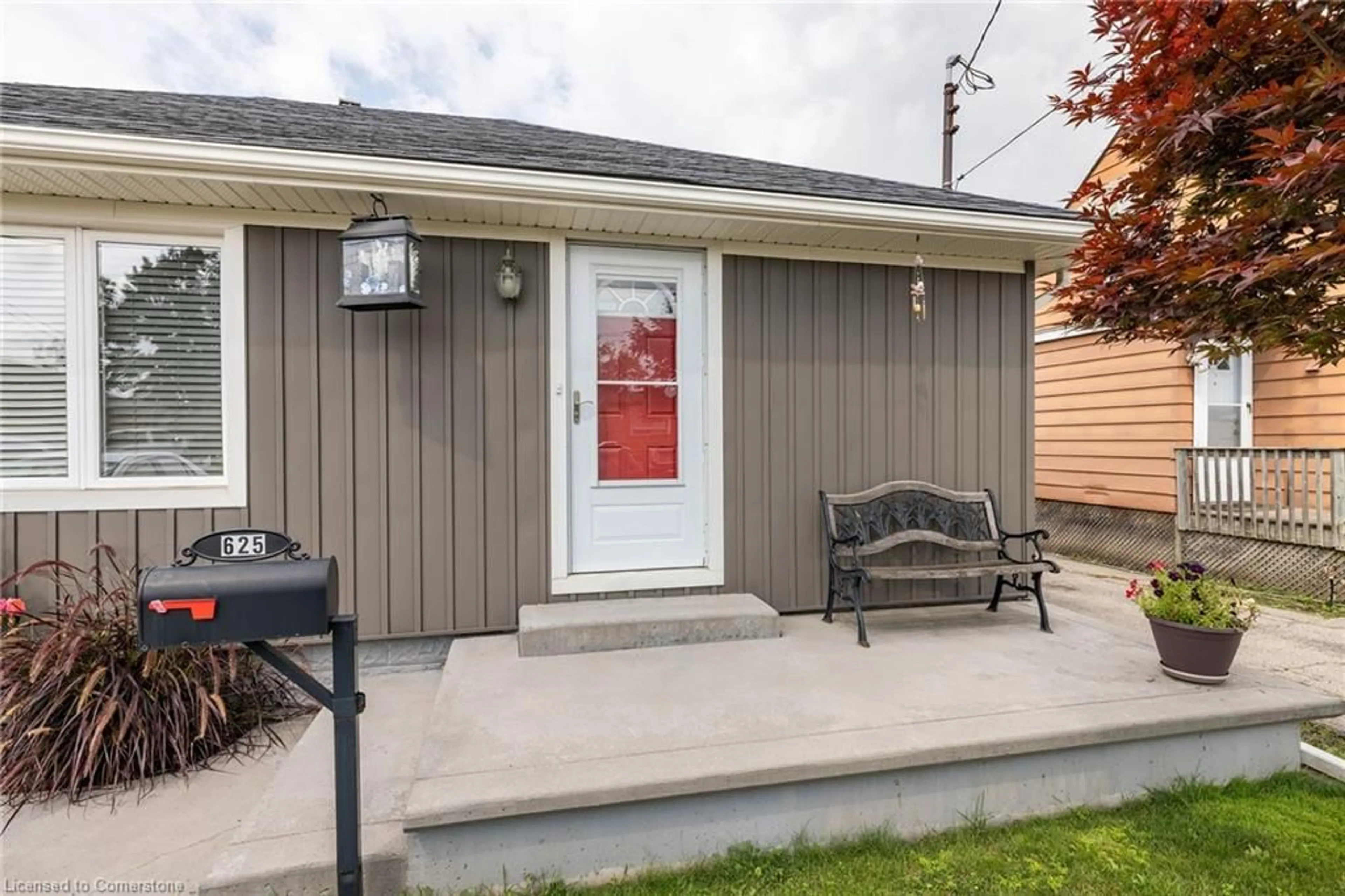 Patio, street for 625 Tate Ave, Hamilton Ontario L8H 6L4