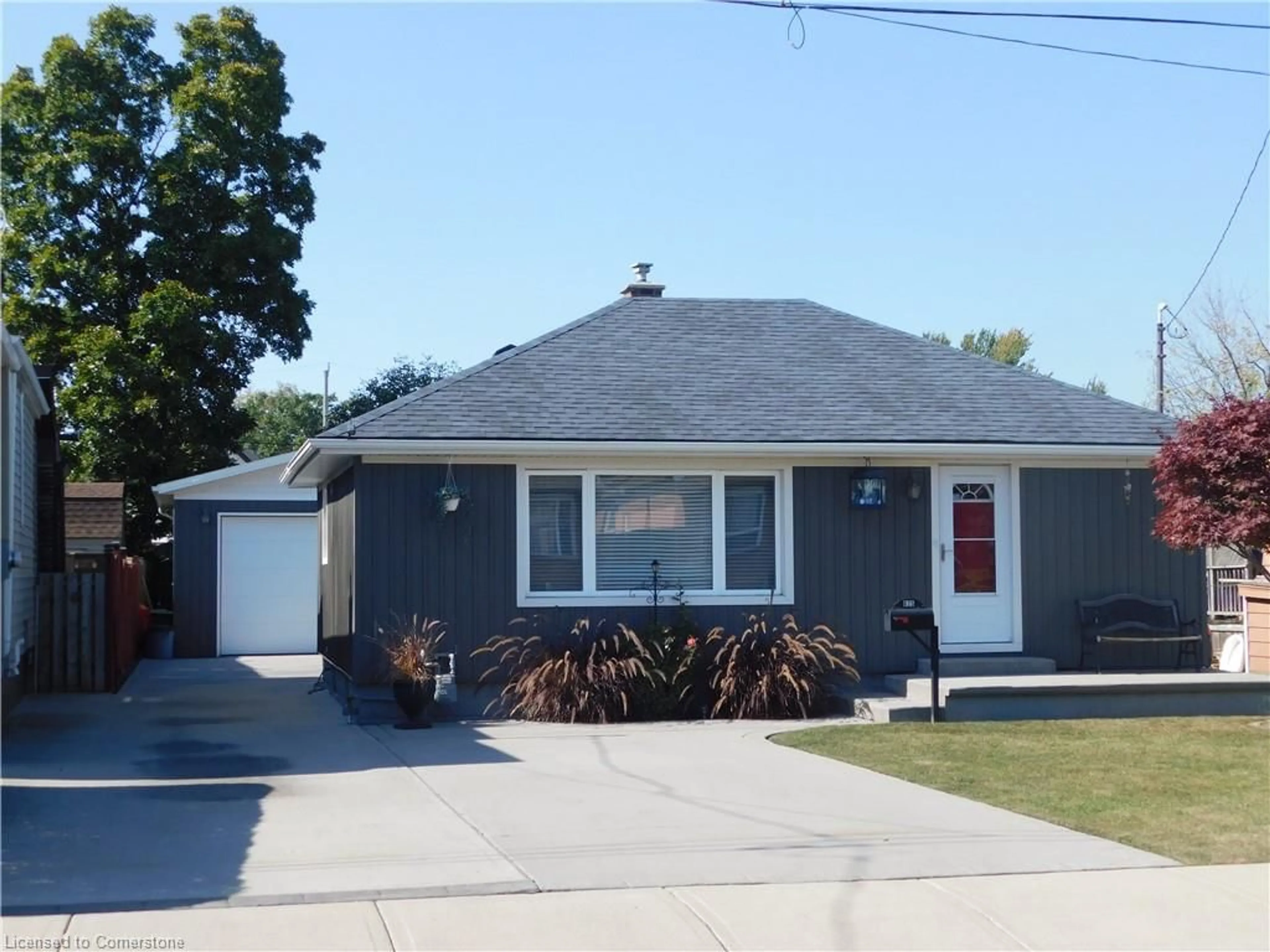 Home with vinyl exterior material, street for 625 Tate Ave, Hamilton Ontario L8H 6L4
