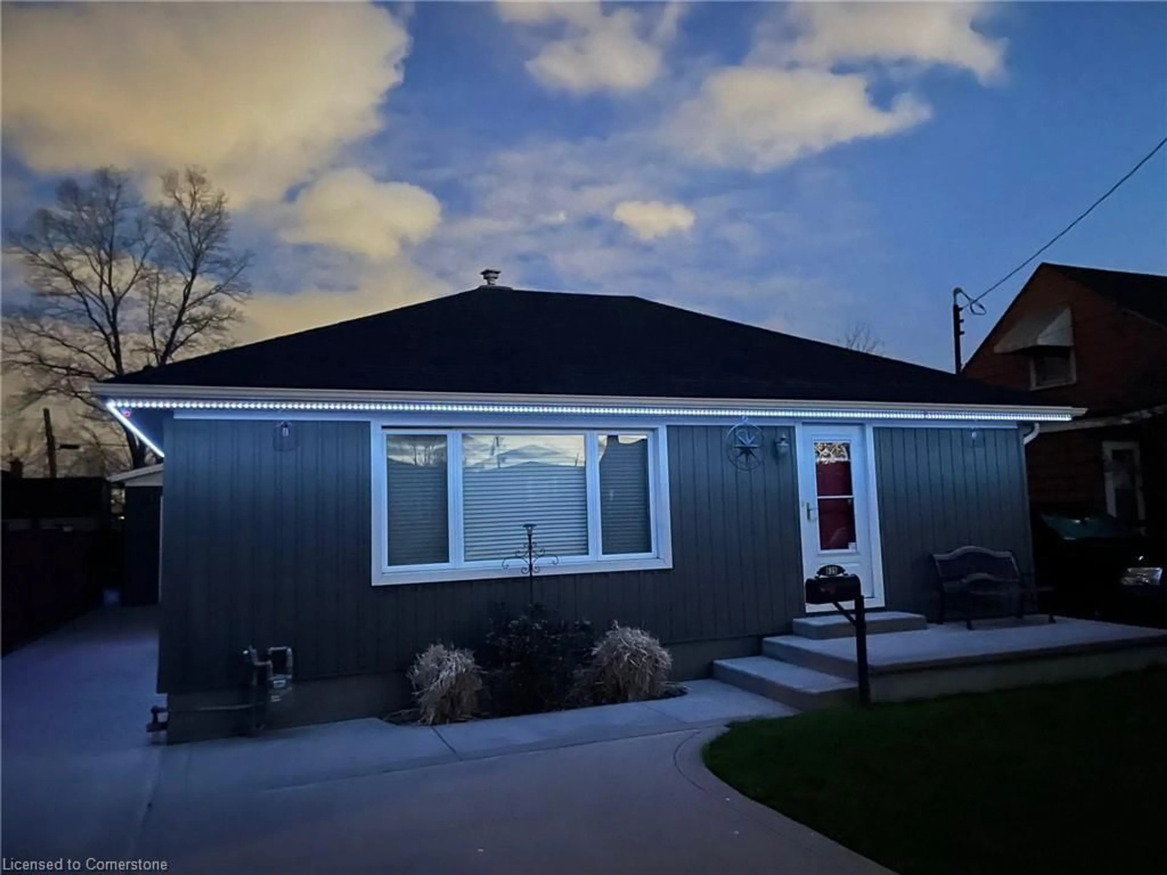 Home with vinyl exterior material, street for 625 Tate Ave, Hamilton Ontario L8H 6L4