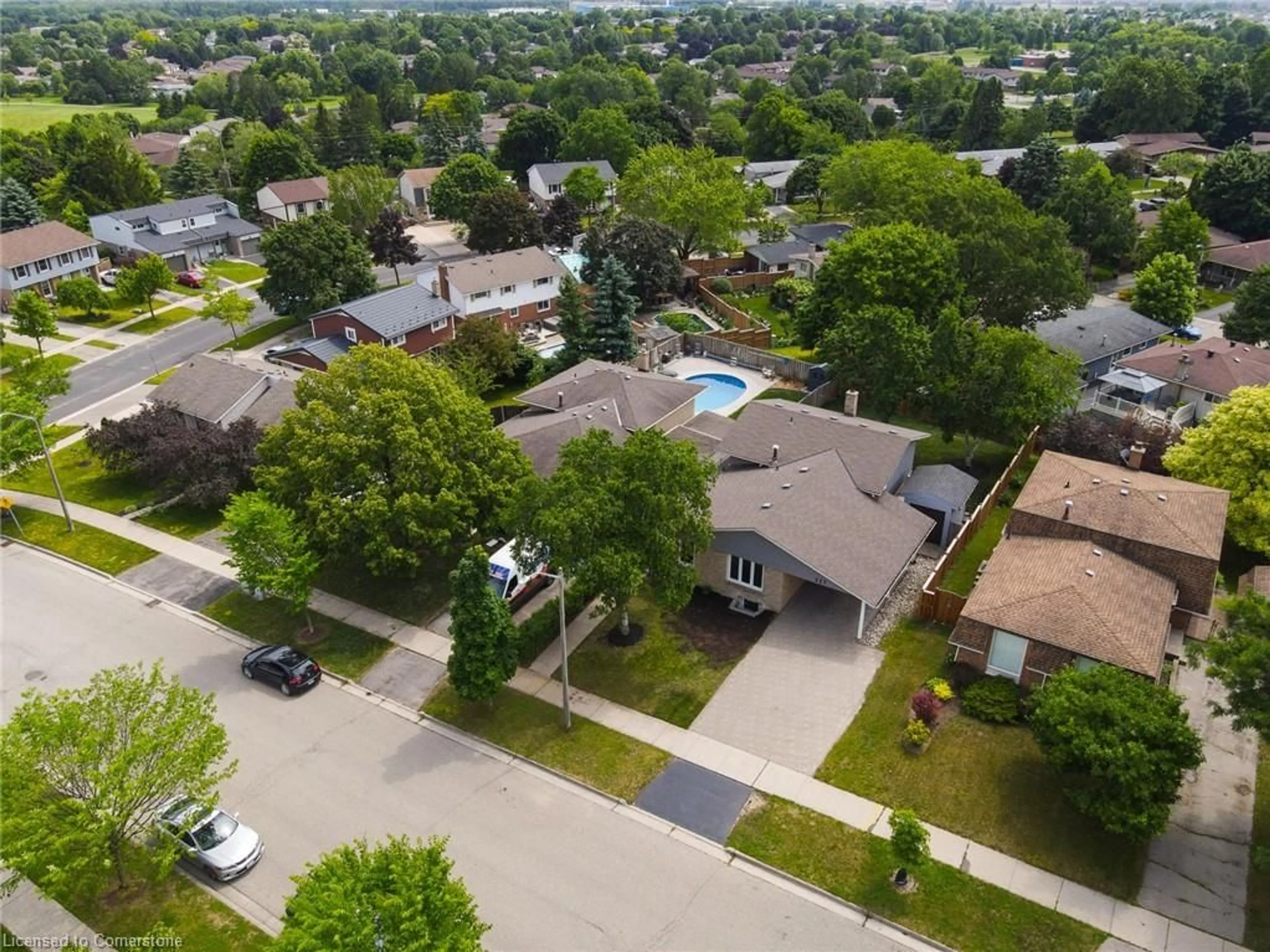 A pic from outside/outdoor area/front of a property/back of a property/a pic from drone, street for 227 Blackhorne Dr, Kitchener Ontario N2E 1Z2