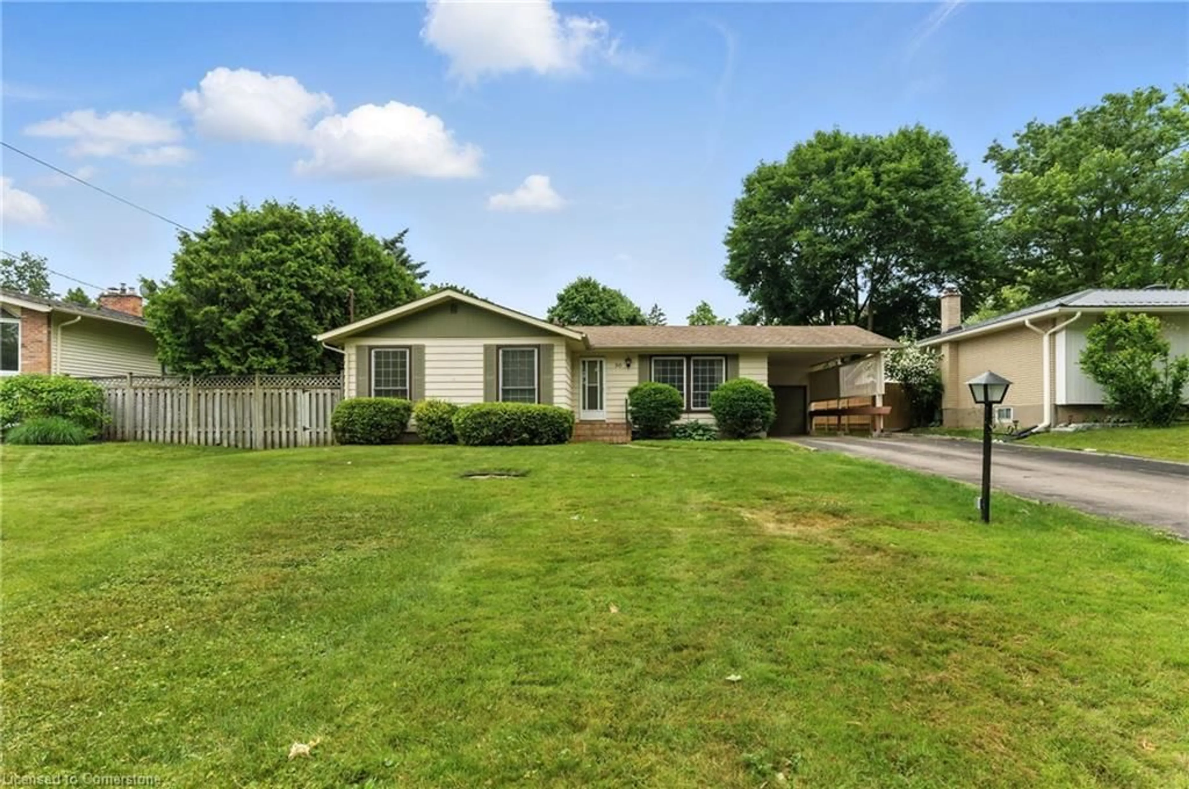 A pic from outside/outdoor area/front of a property/back of a property/a pic from drone, street for 50 Hurricane Road Rd, Fonthill Ontario L2N 5J5