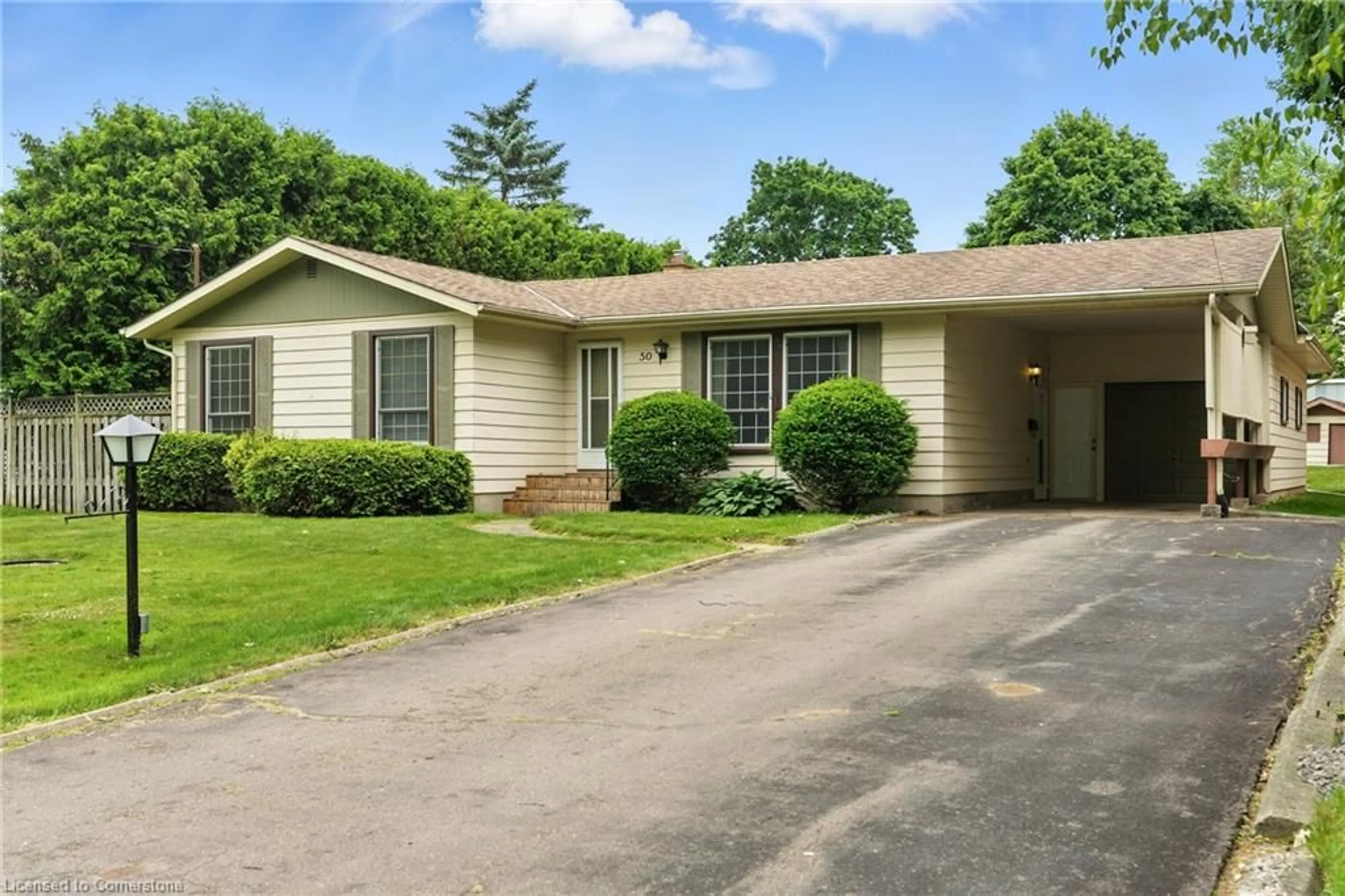 Home with vinyl exterior material, street for 50 Hurricane Road Rd, Fonthill Ontario L2N 5J5