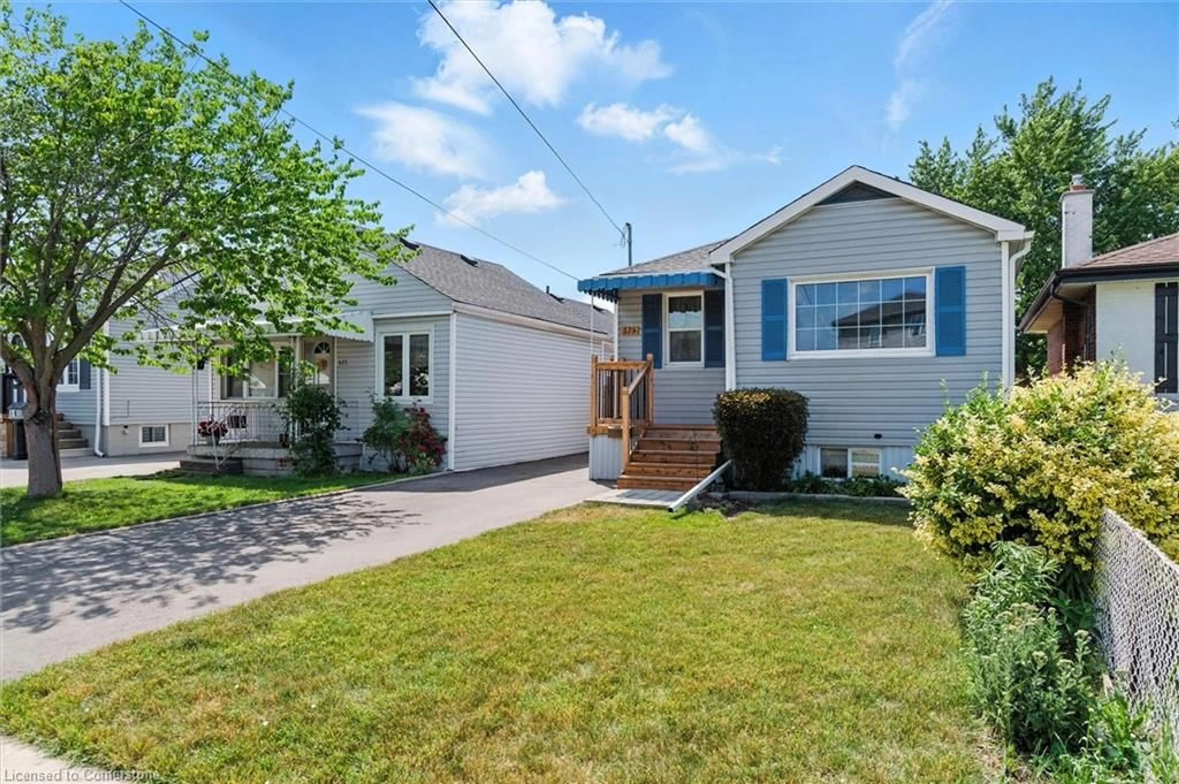Home with vinyl exterior material, street for 579 Barnaby St, Hamilton Ontario L8H 6T8