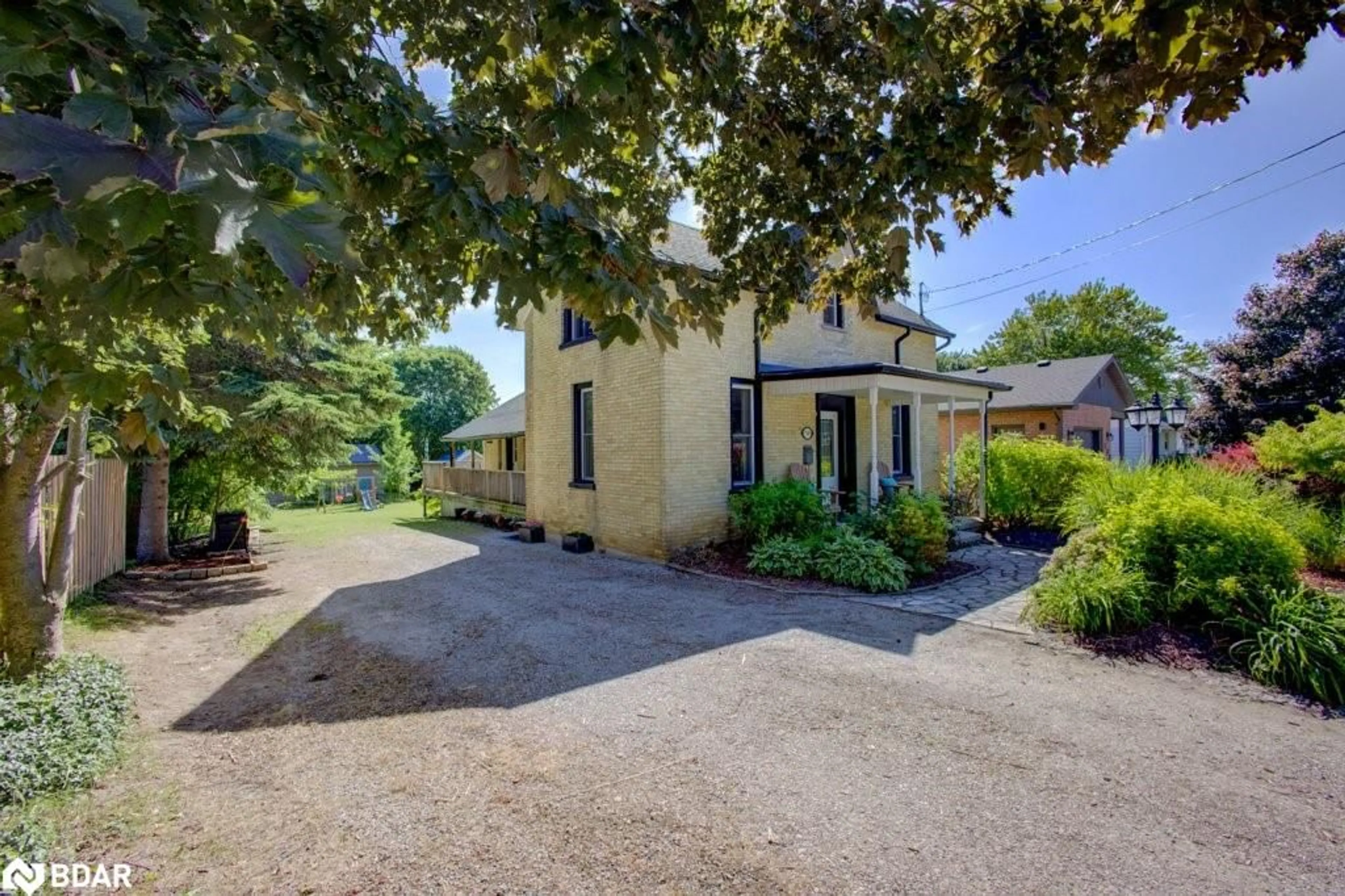 A pic from outside/outdoor area/front of a property/back of a property/a pic from drone, street for 780 Elma St, Listowel Ontario N4W 1W8