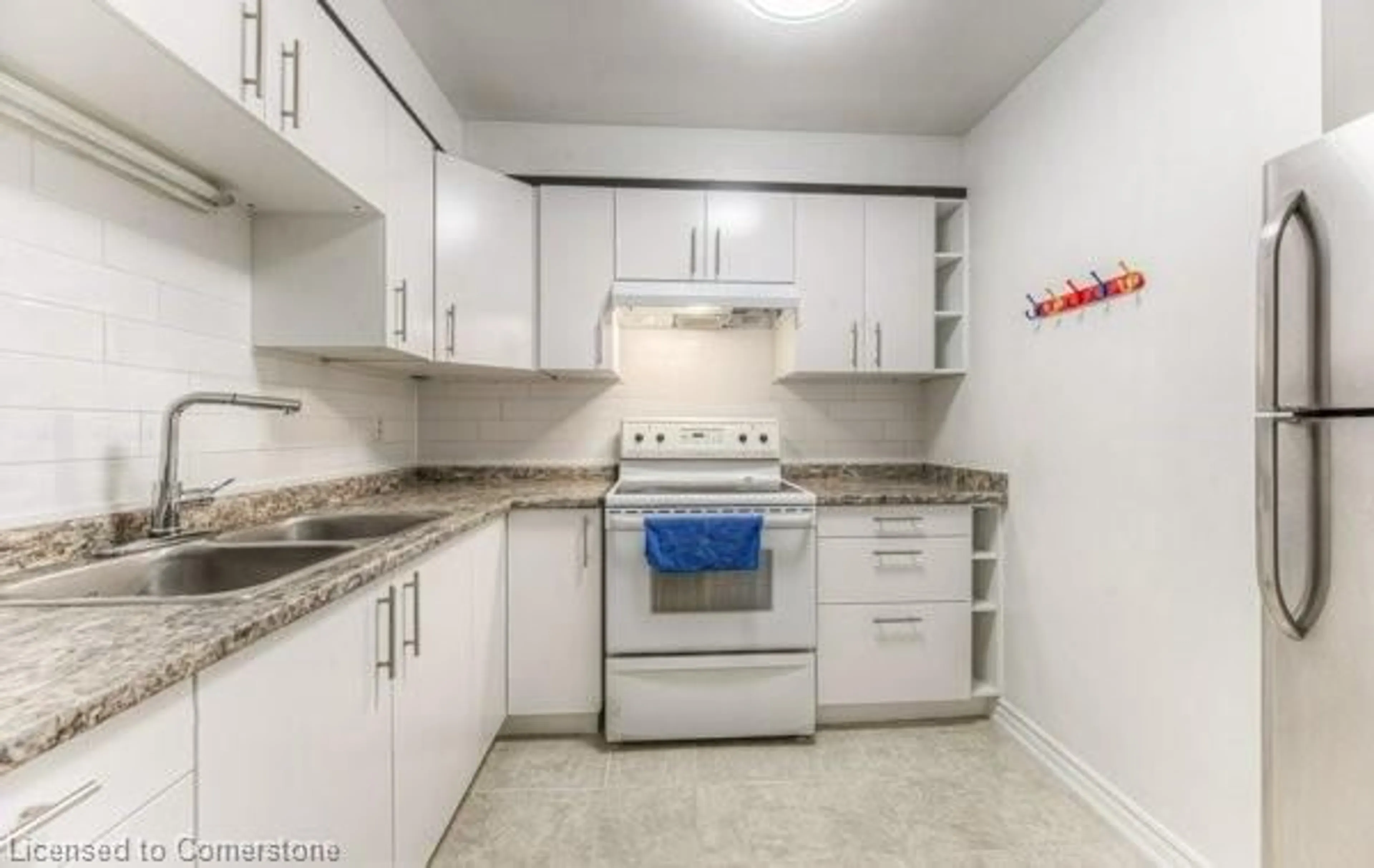 Standard kitchen, ceramic/tile floor for 301E Bluevale St, Waterloo Ontario N2J 4H6