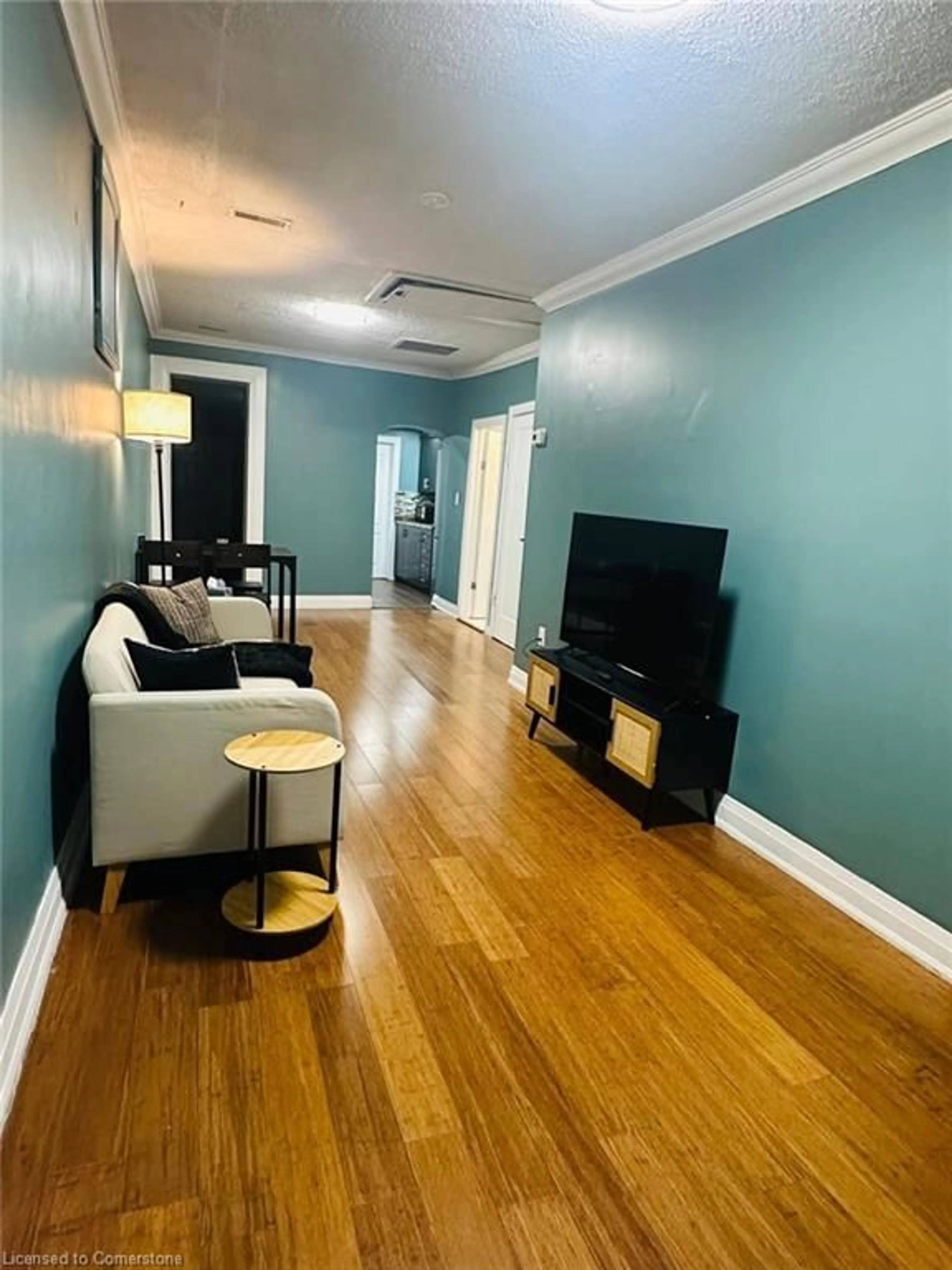 A pic of a room for 69 Norman St, Hamilton Ontario L8H 4J4