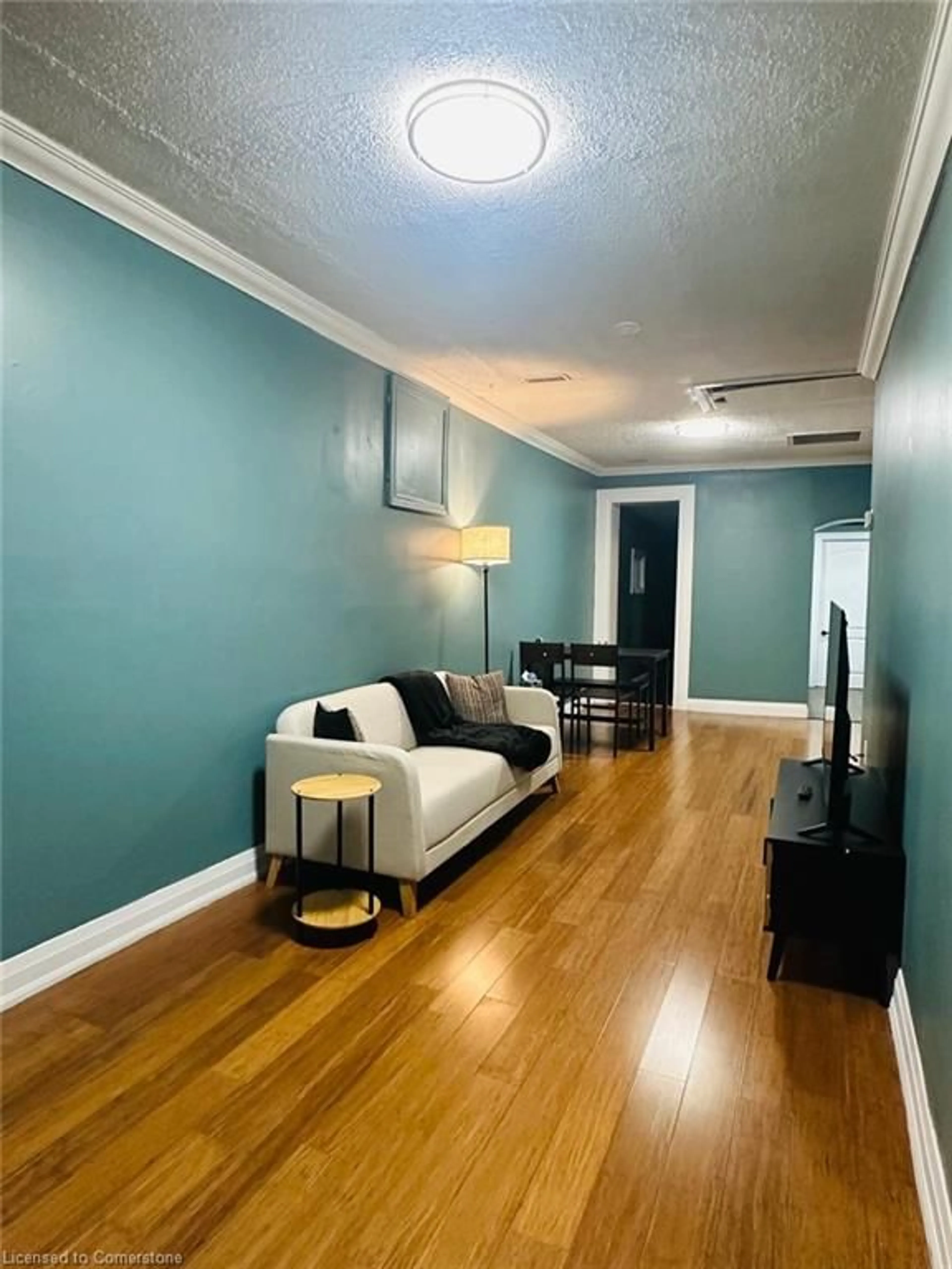A pic of a room for 69 Norman St, Hamilton Ontario L8H 4J4