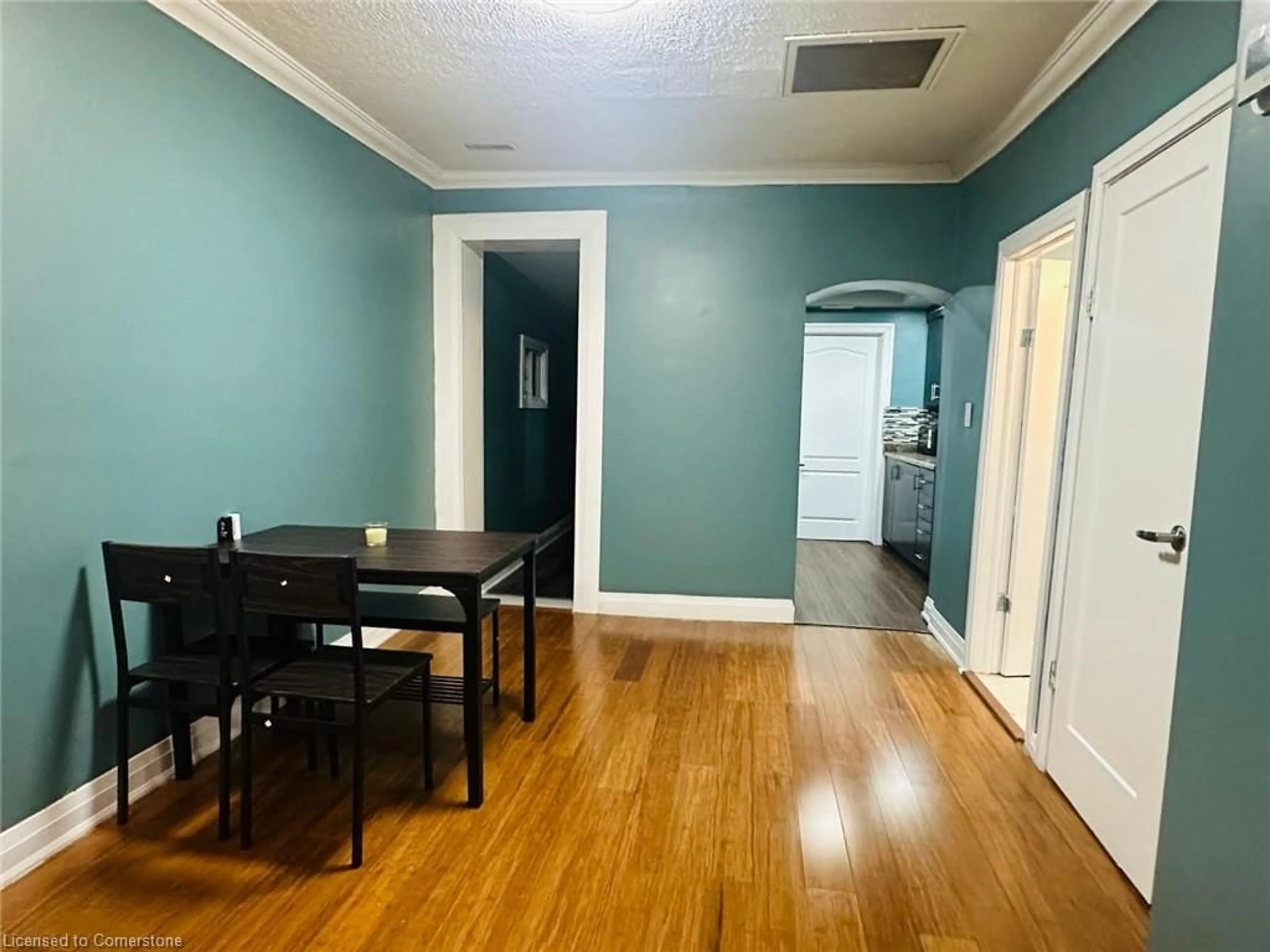 A pic of a room for 69 Norman St, Hamilton Ontario L8H 4J4