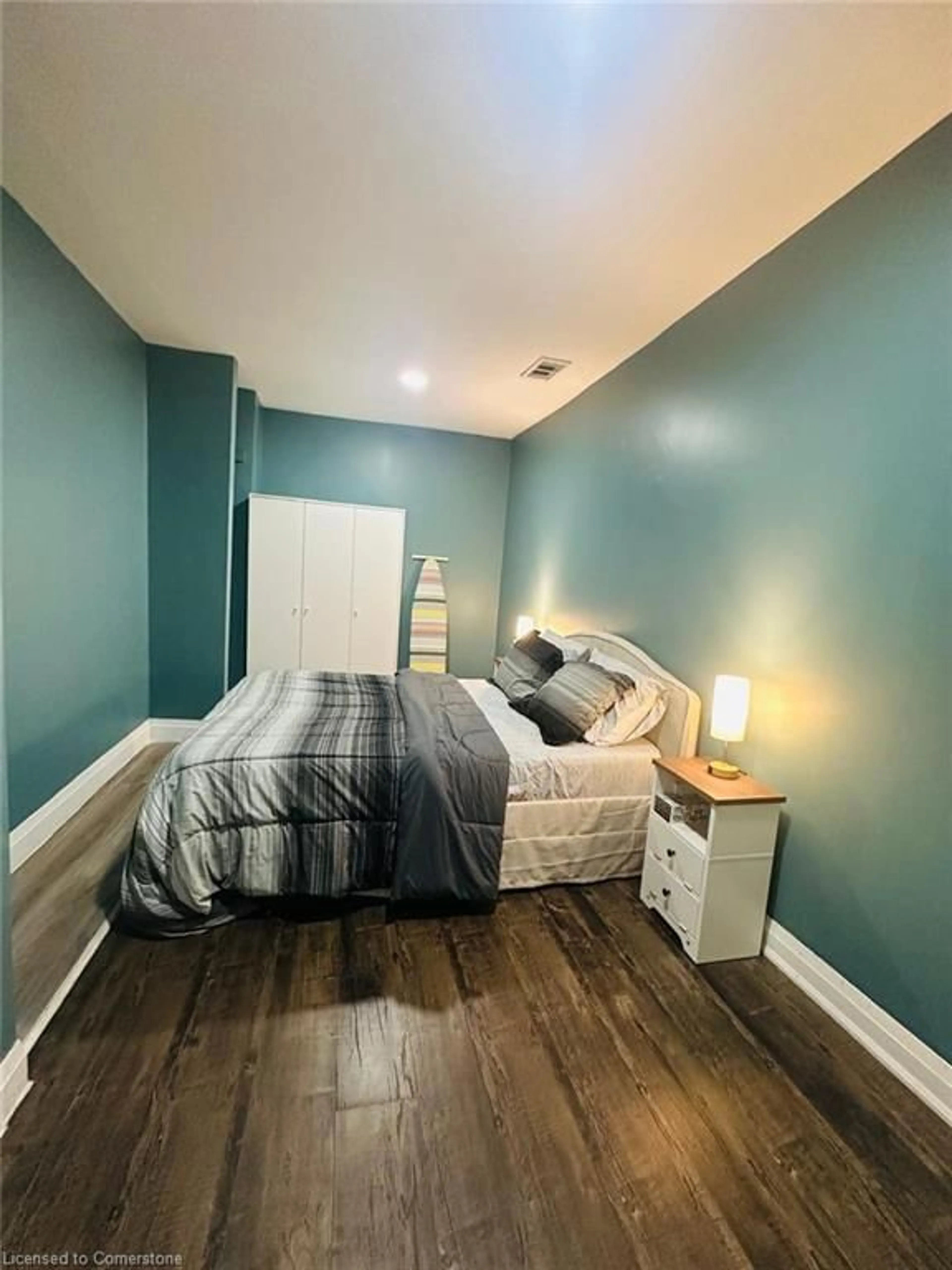 A pic of a room for 69 Norman St, Hamilton Ontario L8H 4J4