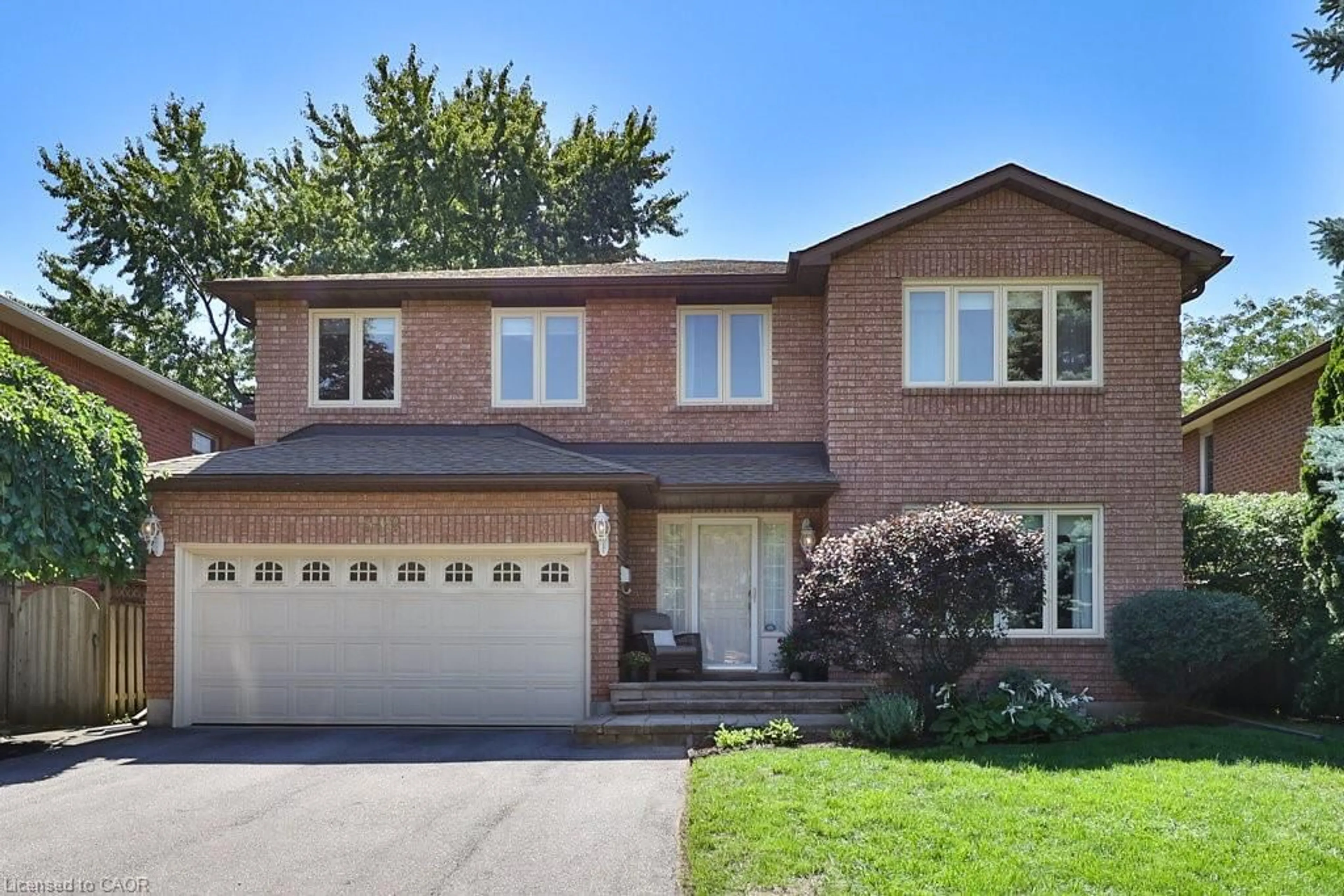 Home with brick exterior material, street for 542 Hambling Crt, Burlington Ontario L7N 3S4