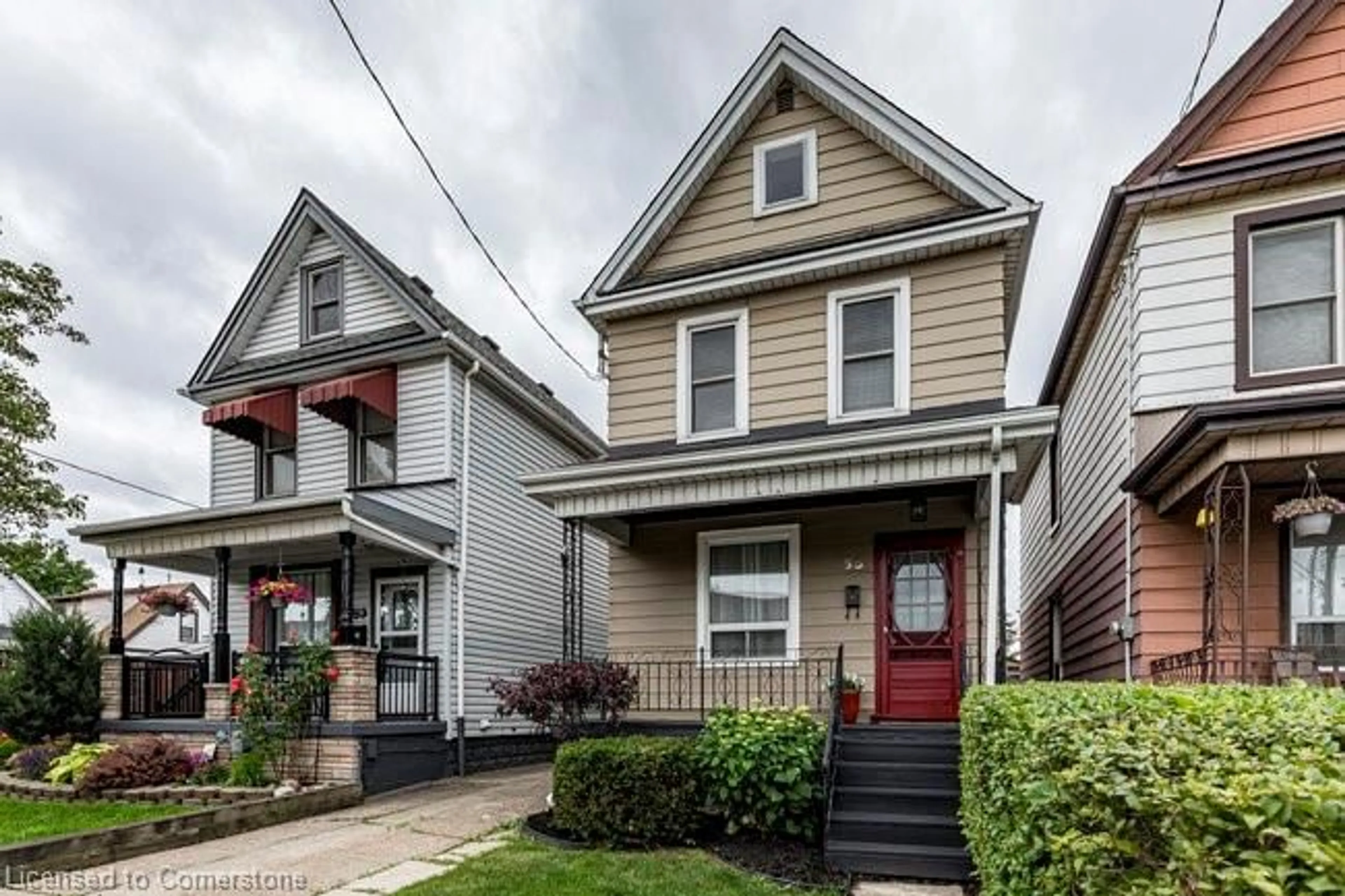 Home with vinyl exterior material, street for 55 Glendale Ave, Hamilton Ontario L8L 7J6