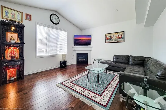 Additional property image - 929 West 5th St