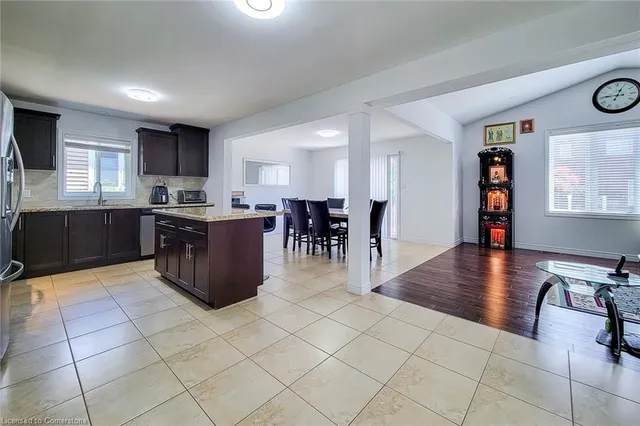 Additional property image - 929 West 5th St
