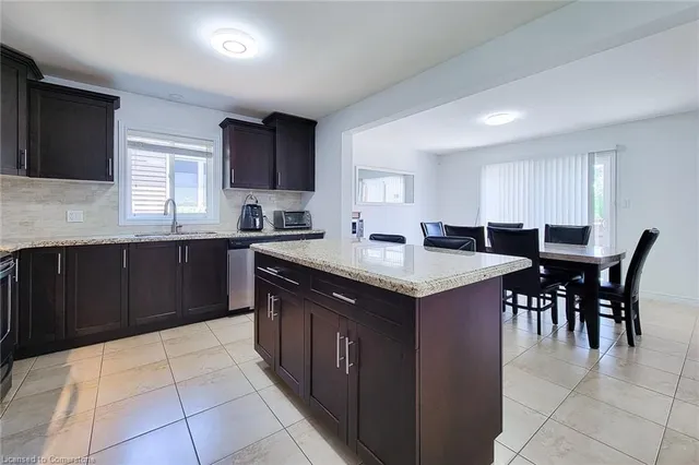 Additional property image - 929 West 5th St