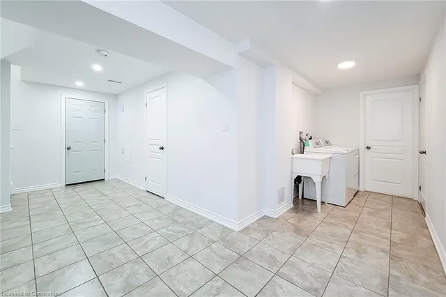 Additional property image - 929 West 5th St